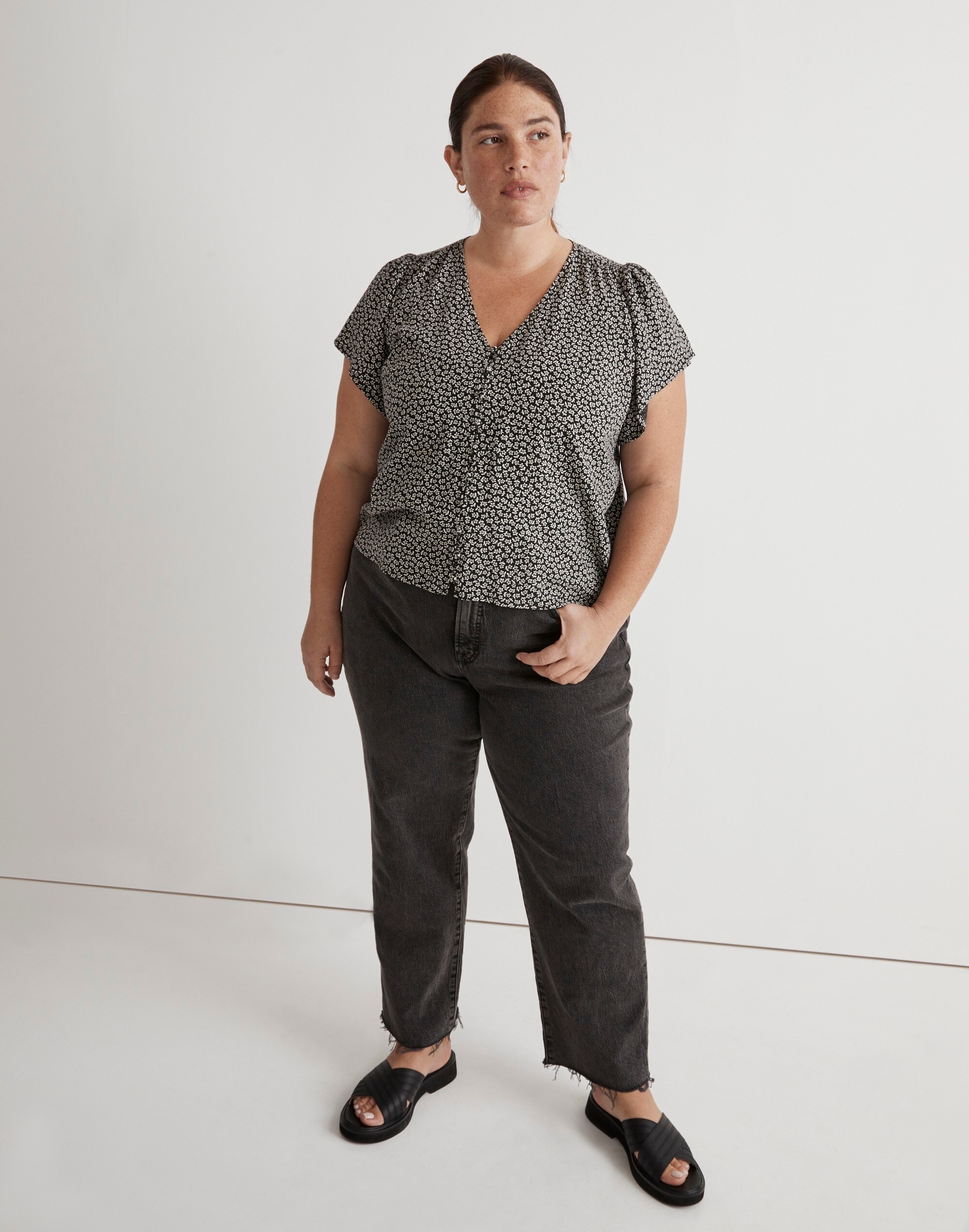 Plus Flutter-Sleeve Crop Top in Micro Daisy