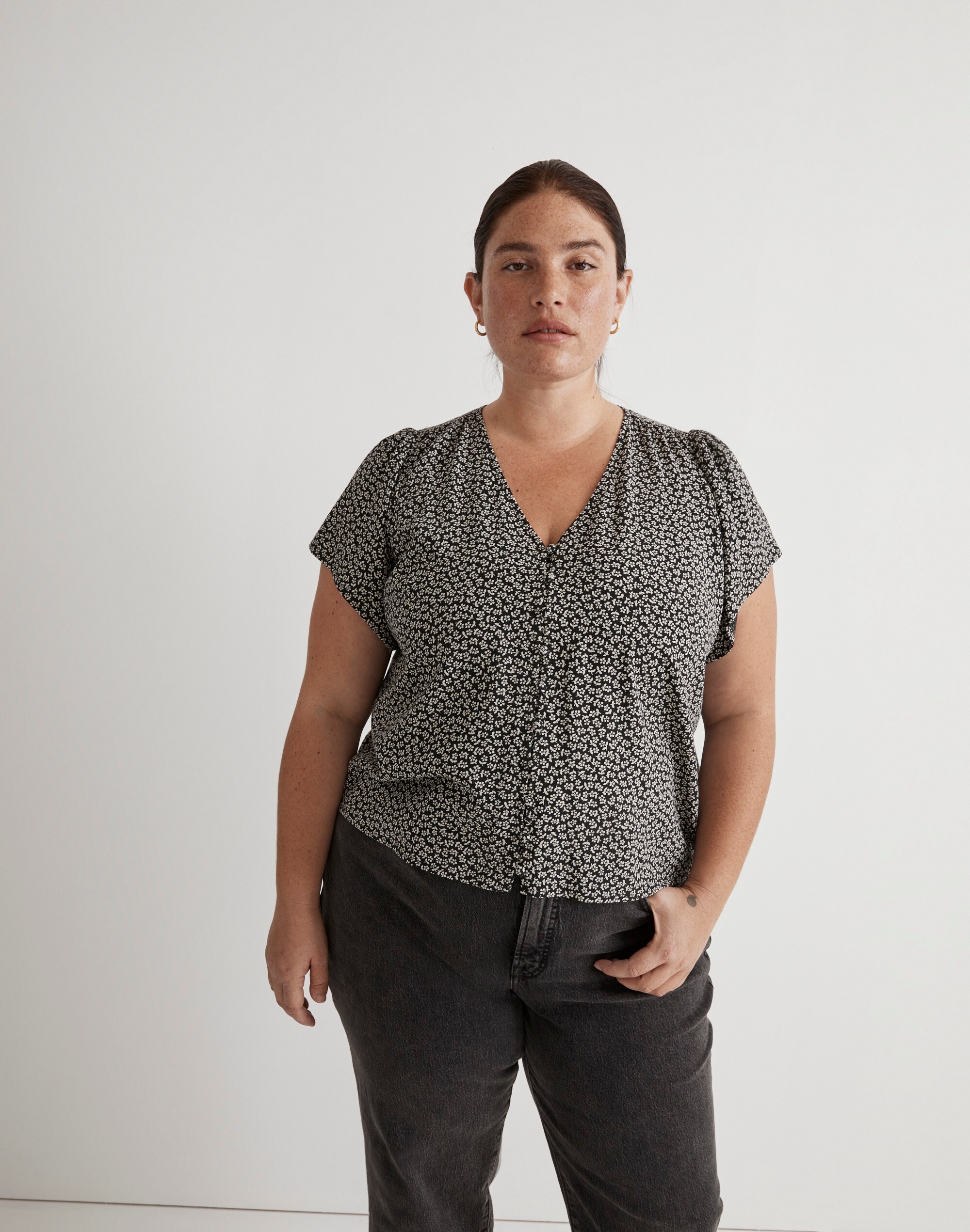 Plus Flutter-Sleeve Crop Top in Micro Daisy