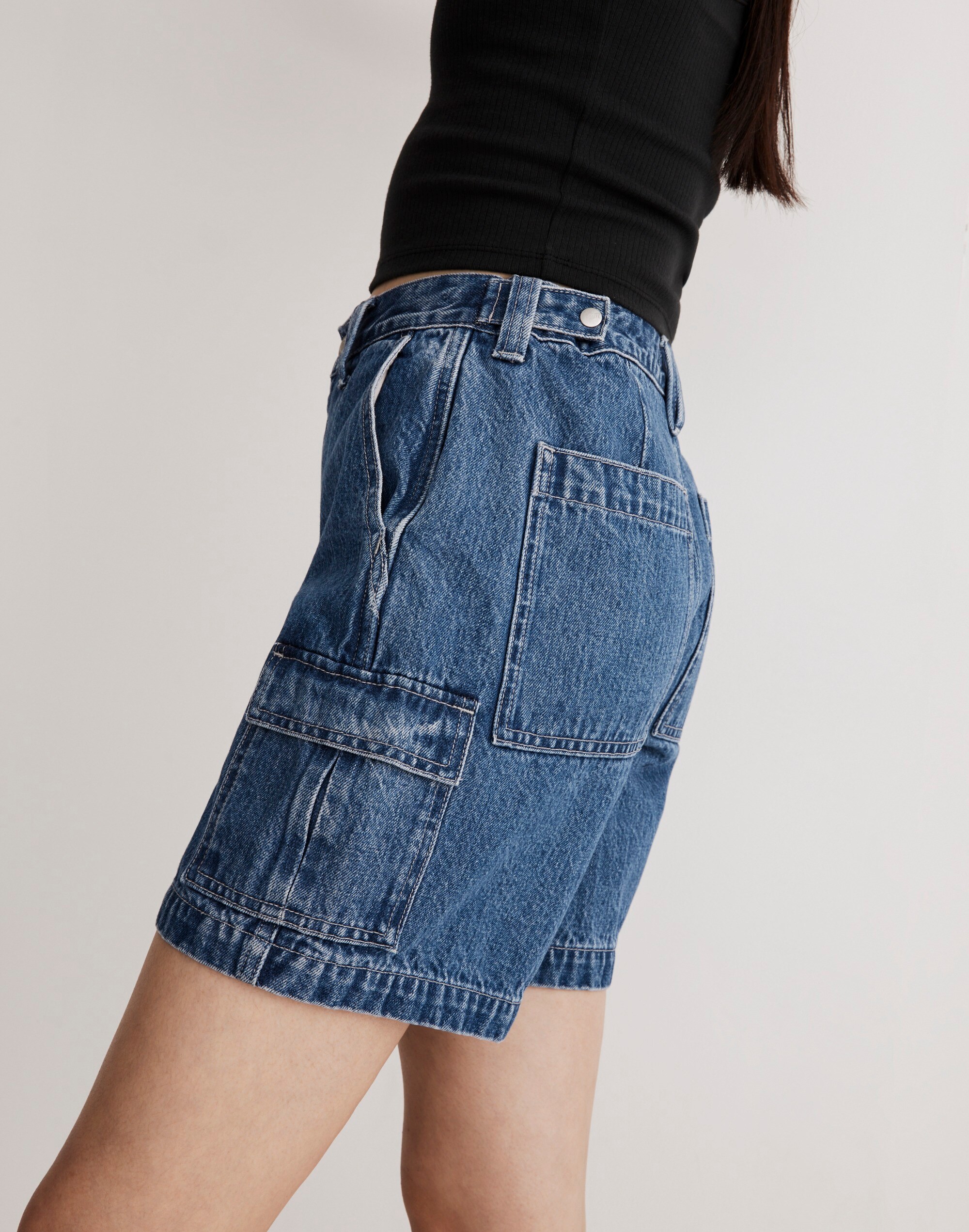 Low-Slung Straight Cargo Jean Shorts in Melgrave Wash