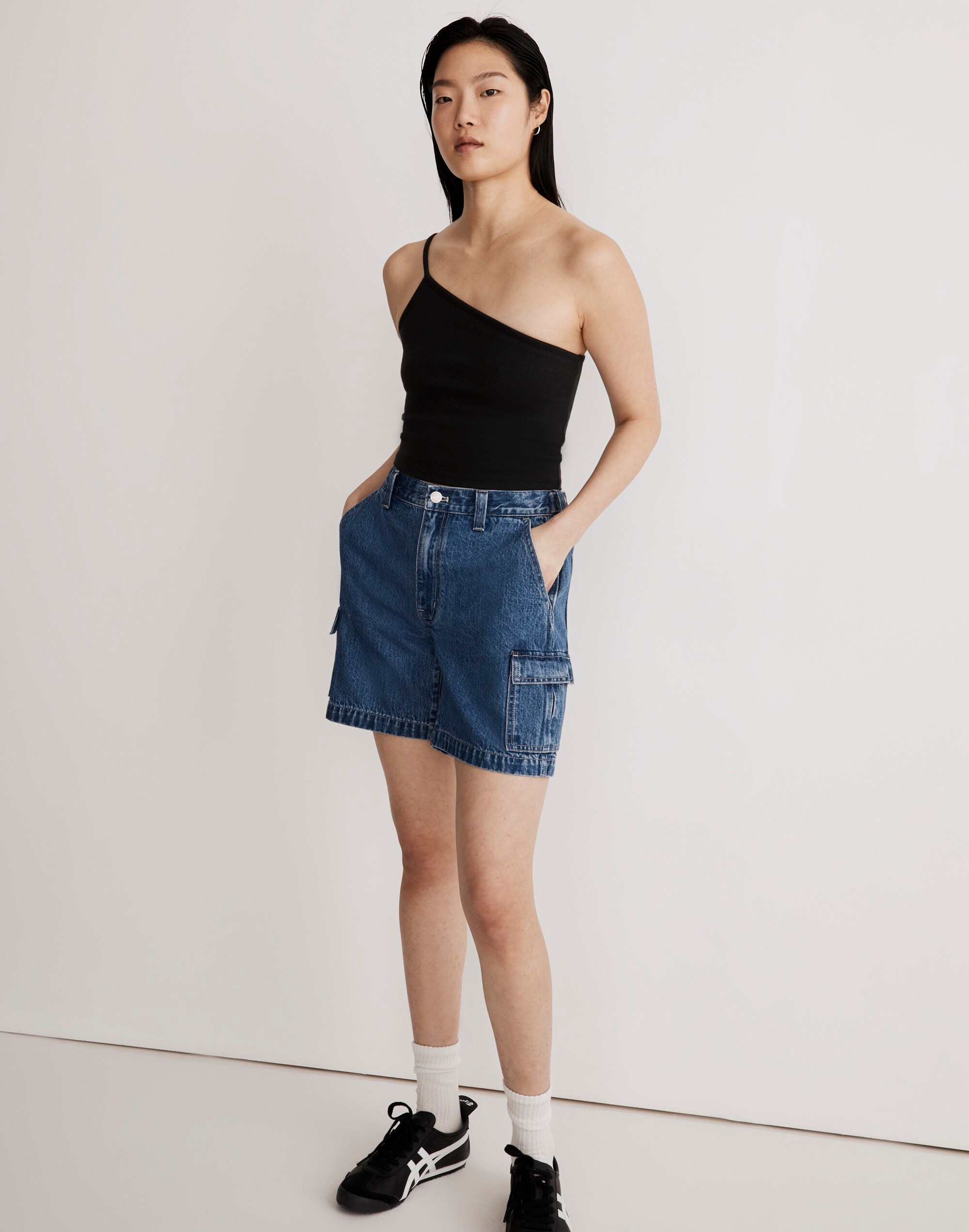 Low-Slung Straight Cargo Jean Shorts in Melgrave Wash