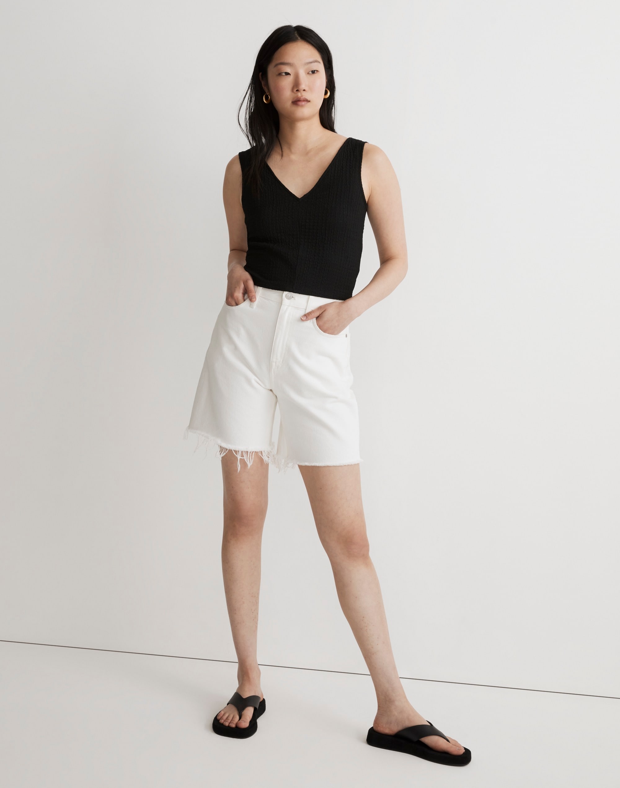 v-neck sleeveless crop top