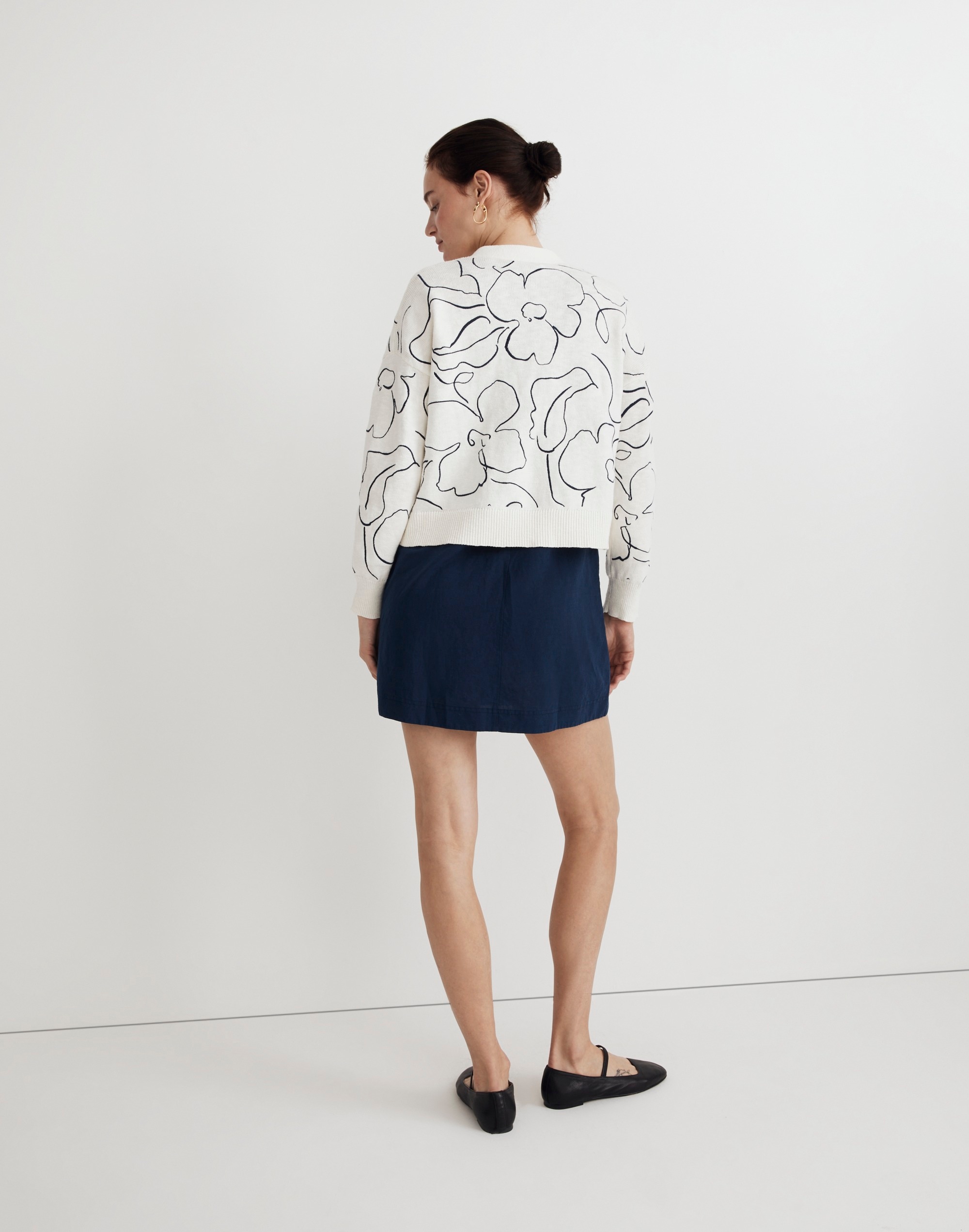 Embroidered V-Neck Cardigan Sweater in Linear Bloom