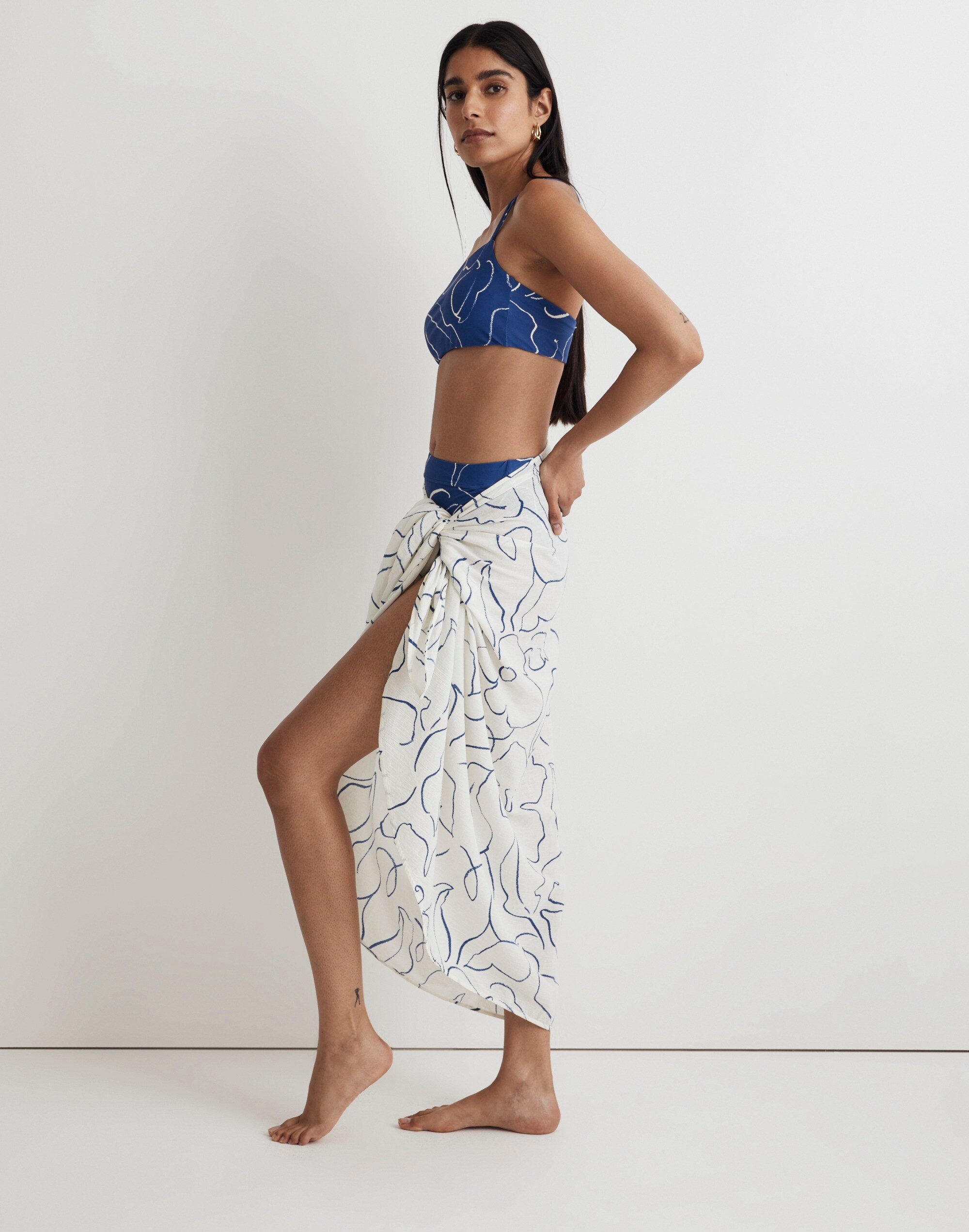 Crinkle Cotton Sarong in Linear Bloom