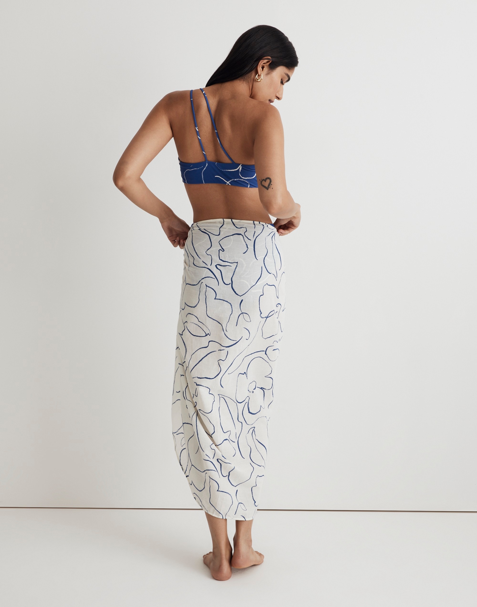 Crinkle Cotton Sarong in Linear Bloom