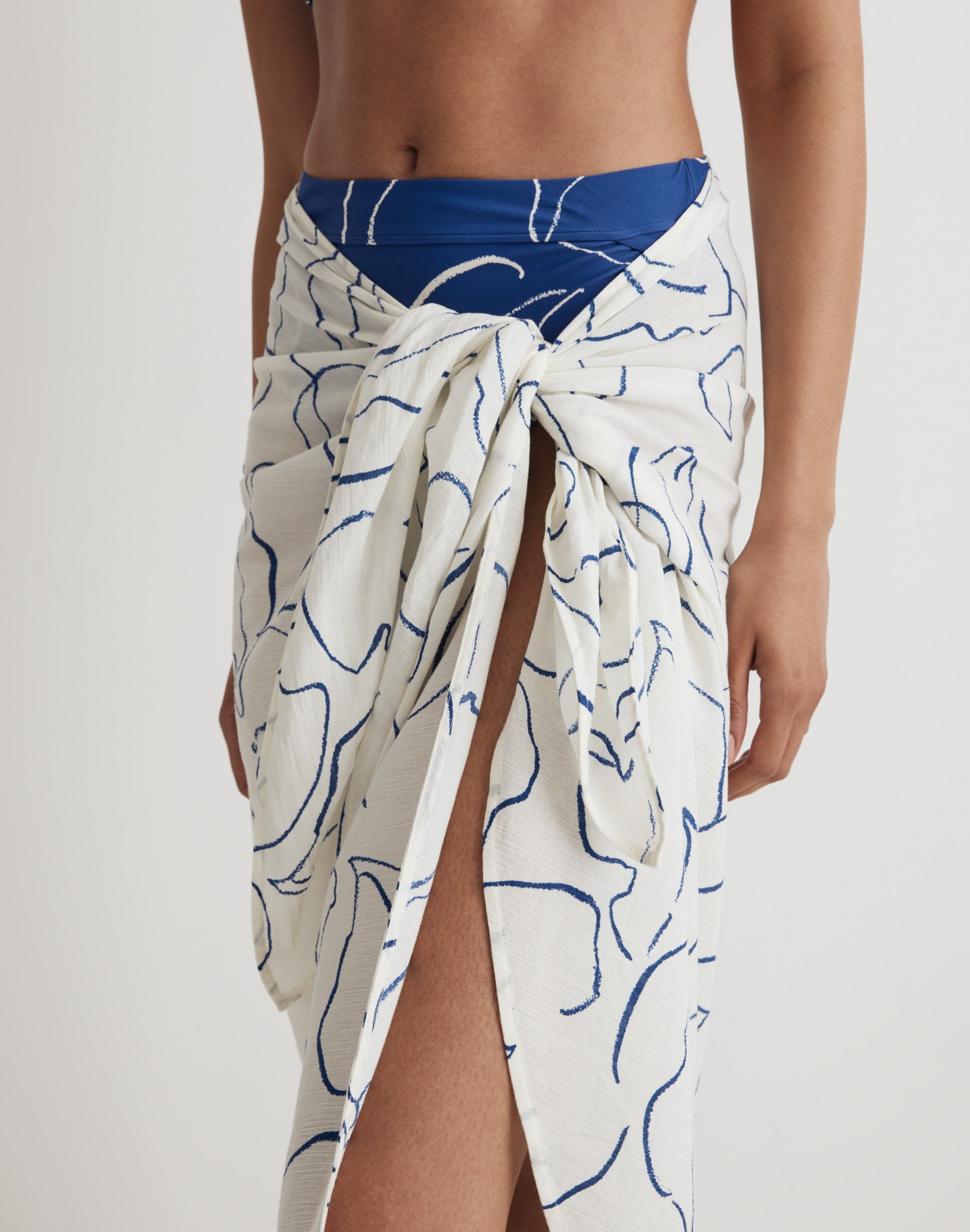 Crinkle Cotton Sarong in Linear Bloom