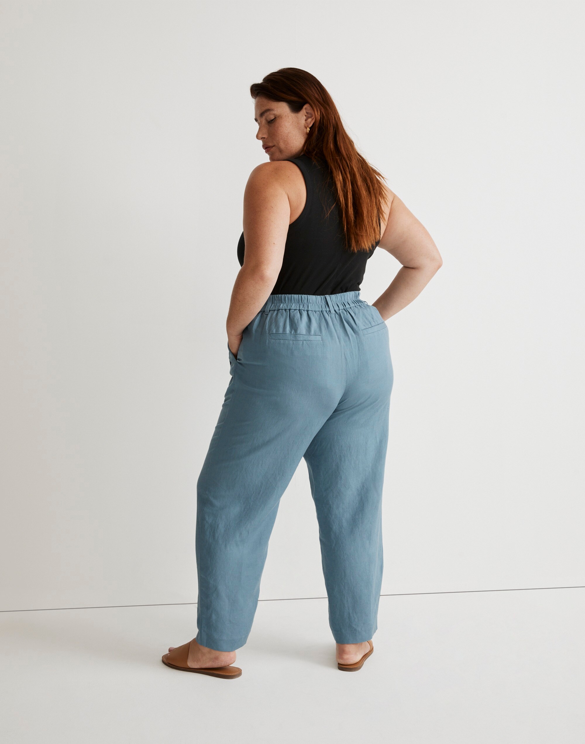 The Plus Tailored Tapered Pant in Linen-Blend