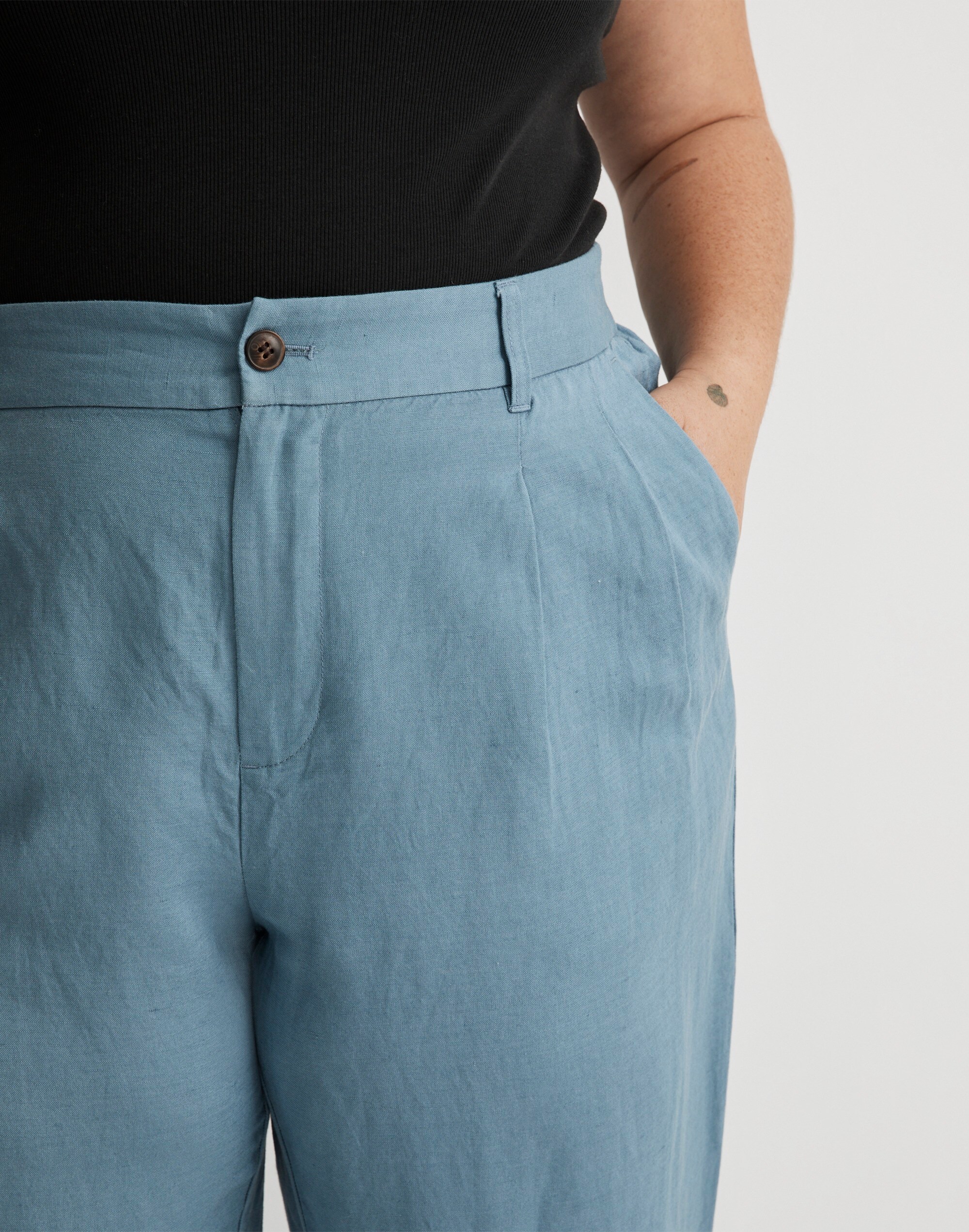 The Plus Tailored Tapered Pant in Linen-Blend