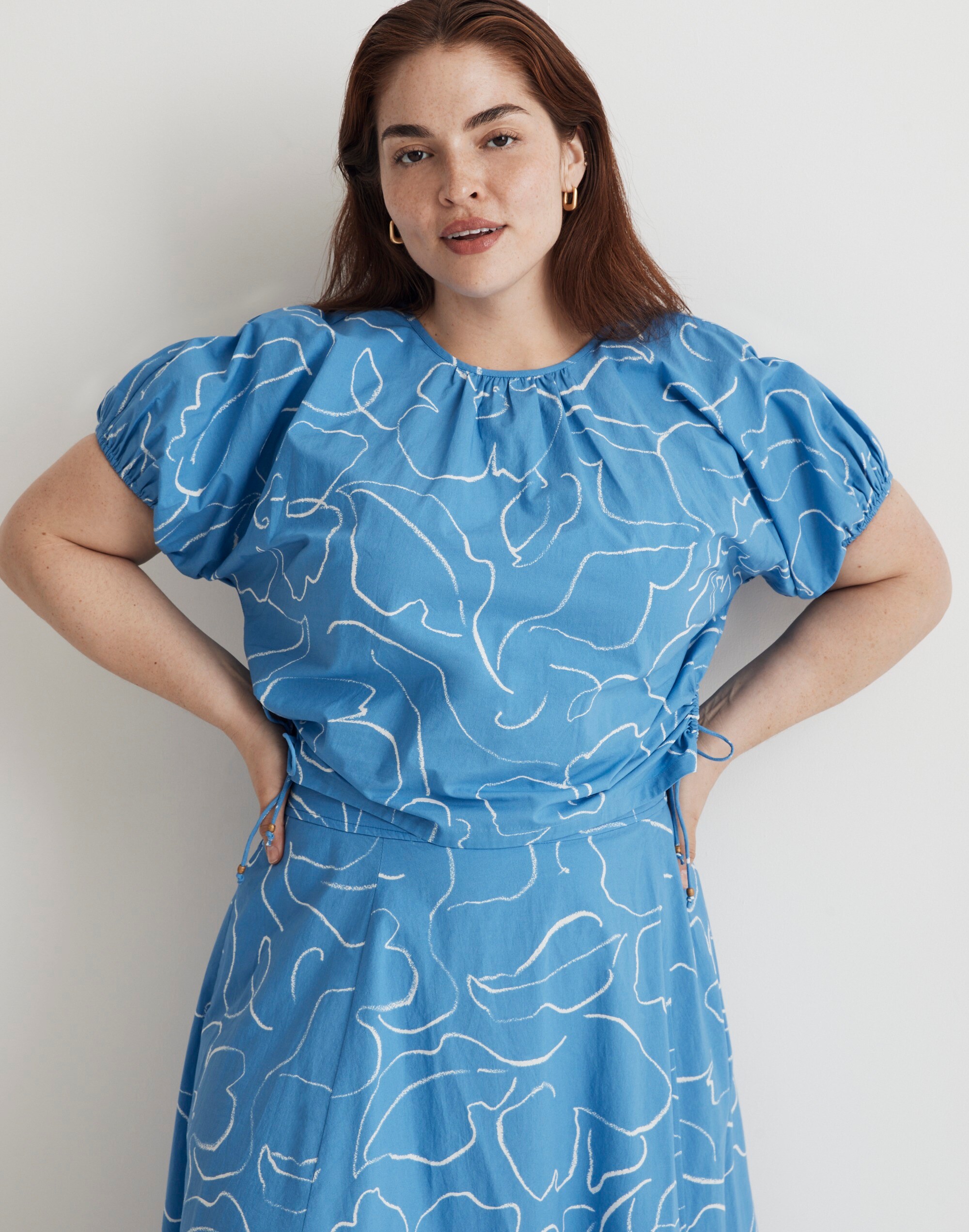 Plus Poplin Puff-Sleeve Cutout Crop Top in Linear Bloom