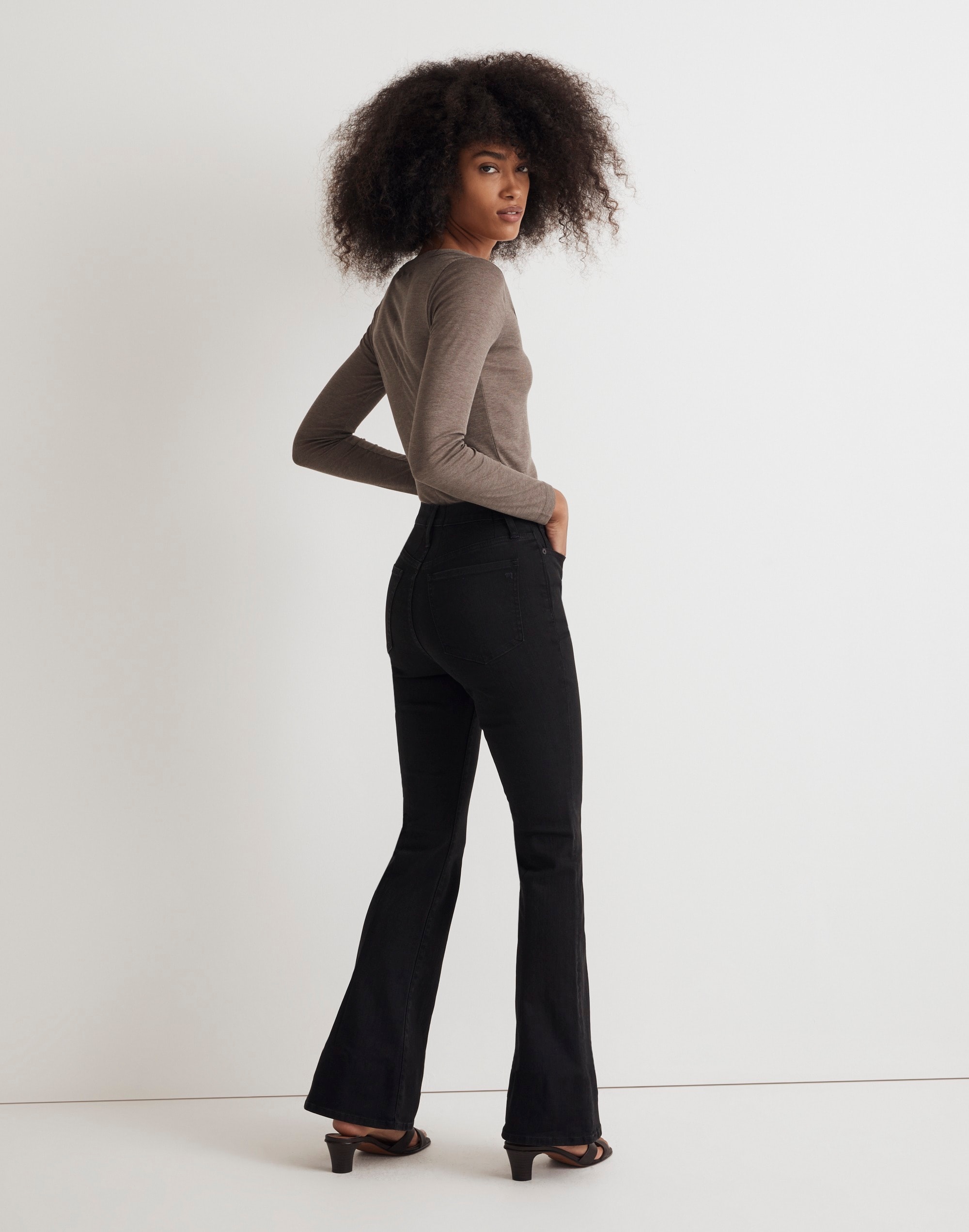 Petite Skinny Flare Jeans in Black Frost Wash