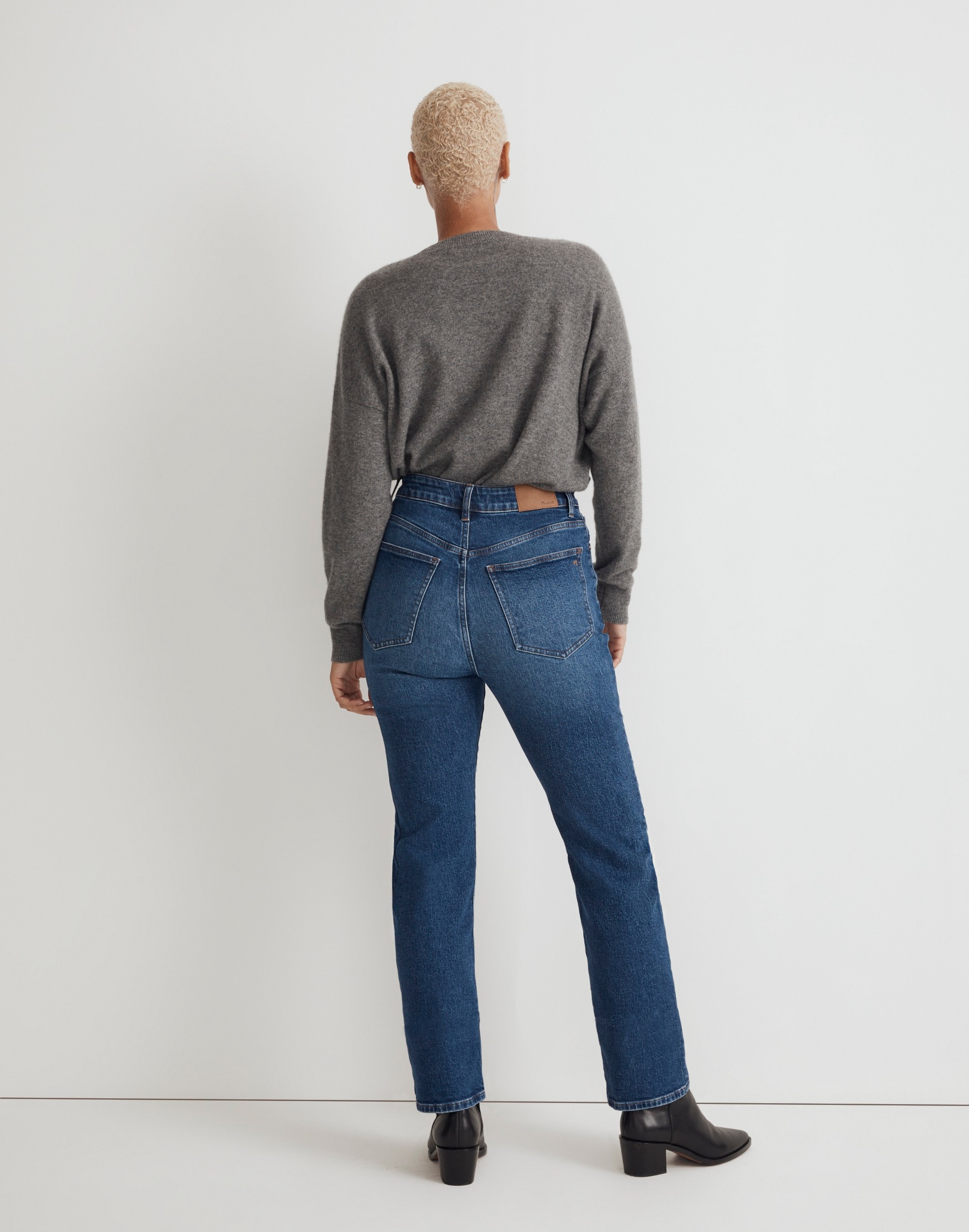 The Petite Curvy '90s Straight Jean in Barlow Wash