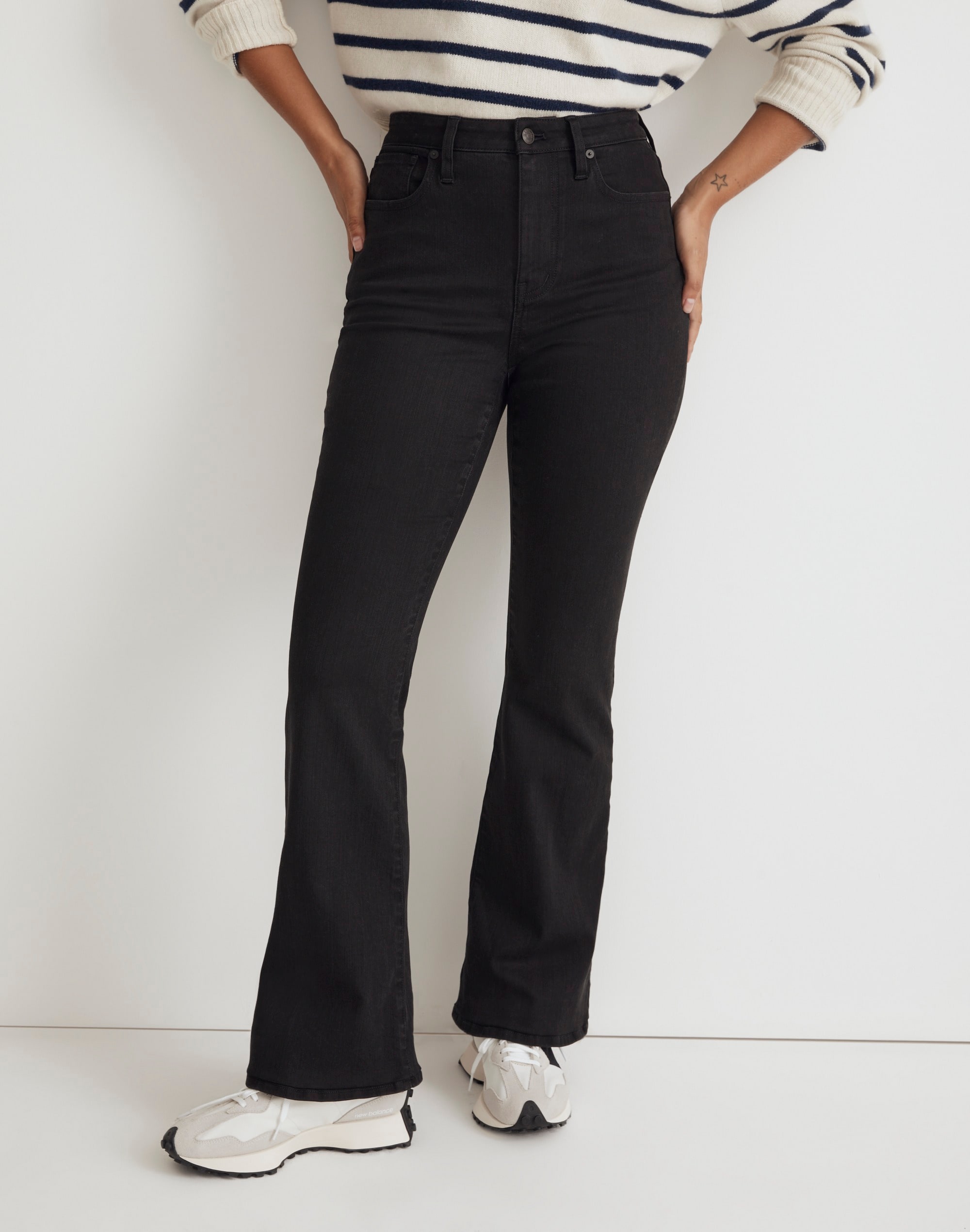 Curvy Skinny Flare Jeans in Black Frost Wash