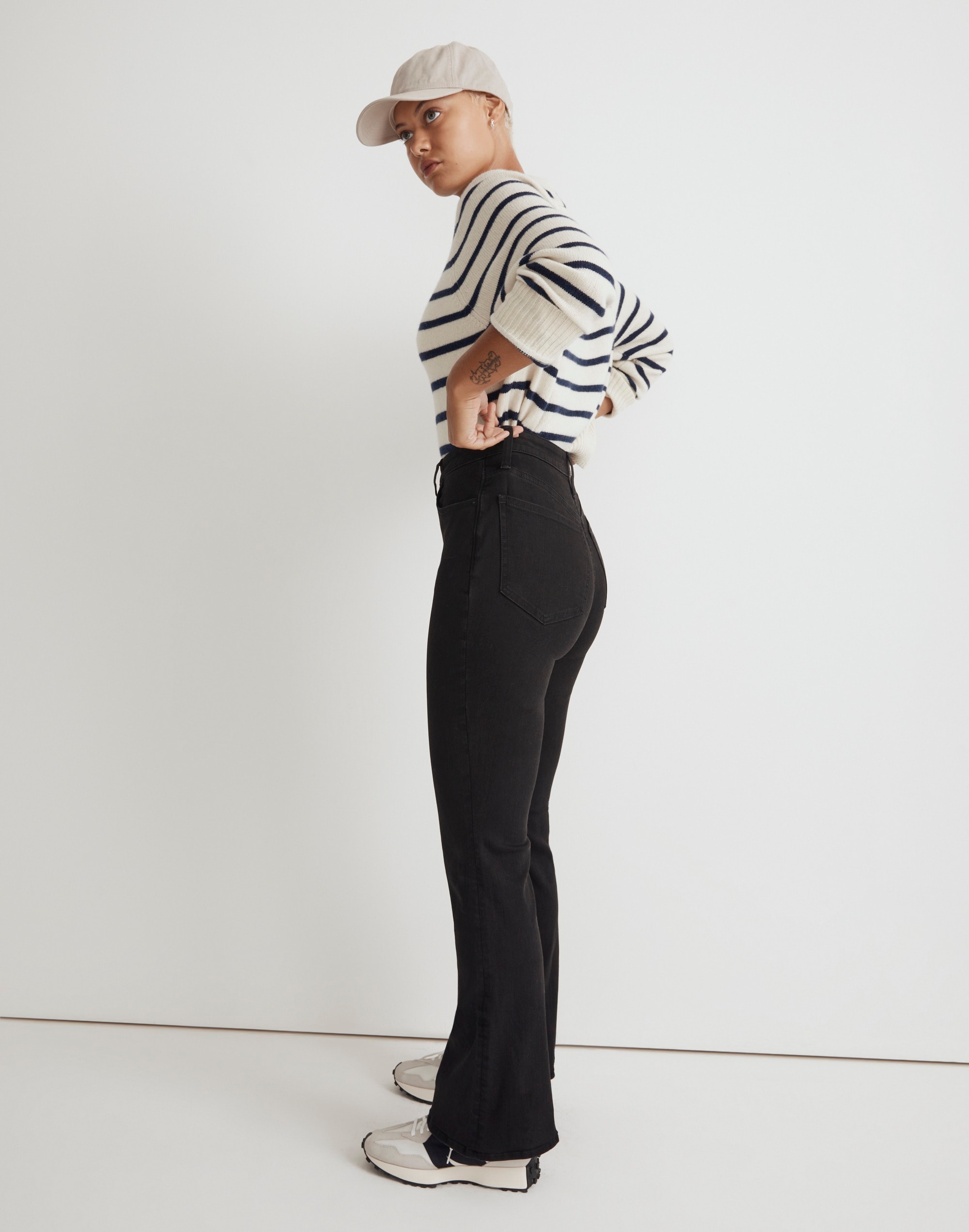 Curvy Skinny Flare Jeans in Black Frost Wash