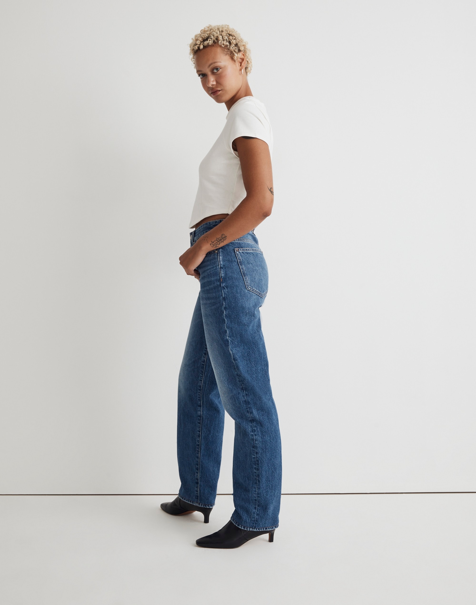 Curvy Low-Slung Straight Jeans in Palmina Wash