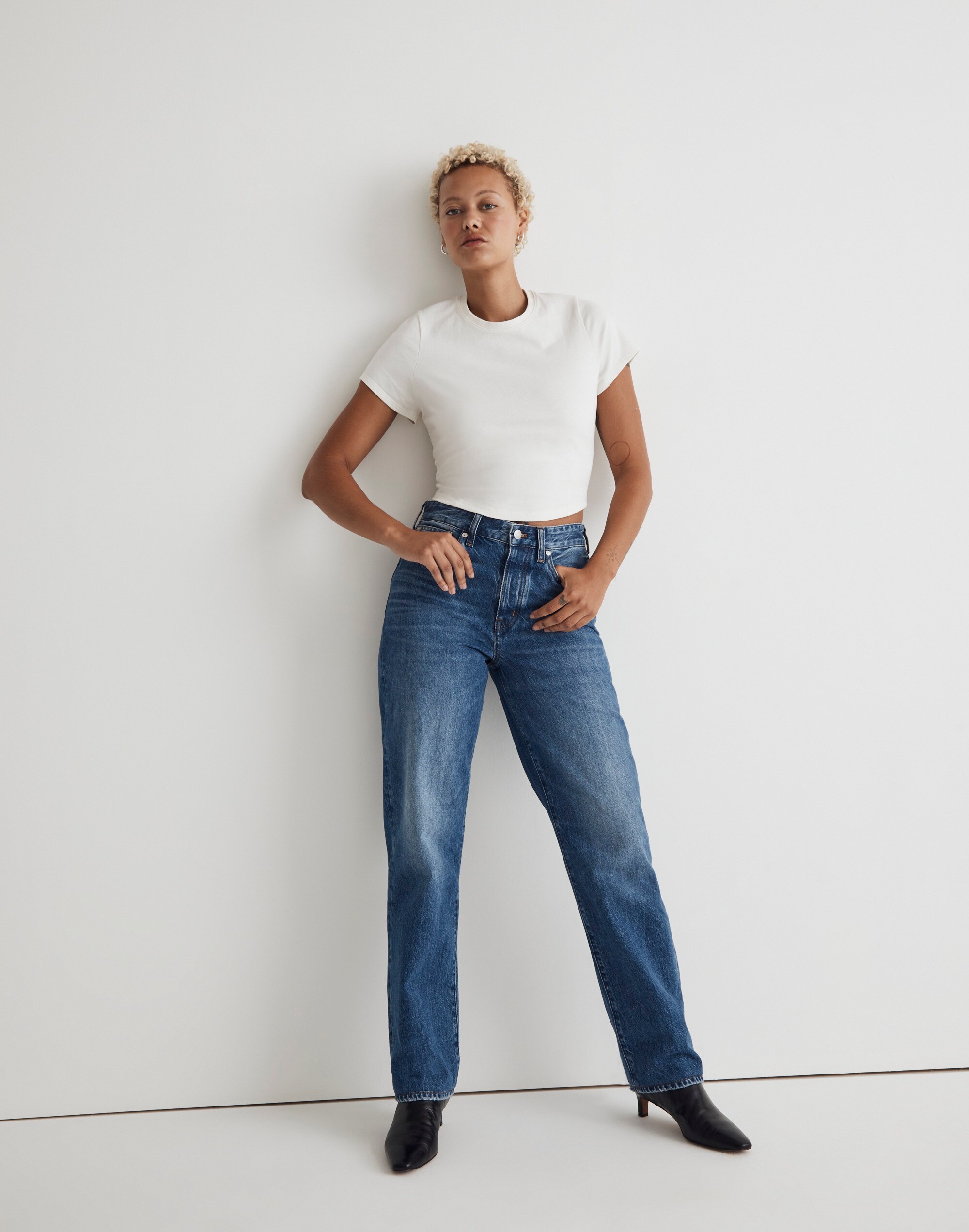 Petite Curvy Low-Slung Straight Jeans in Palmina Wash