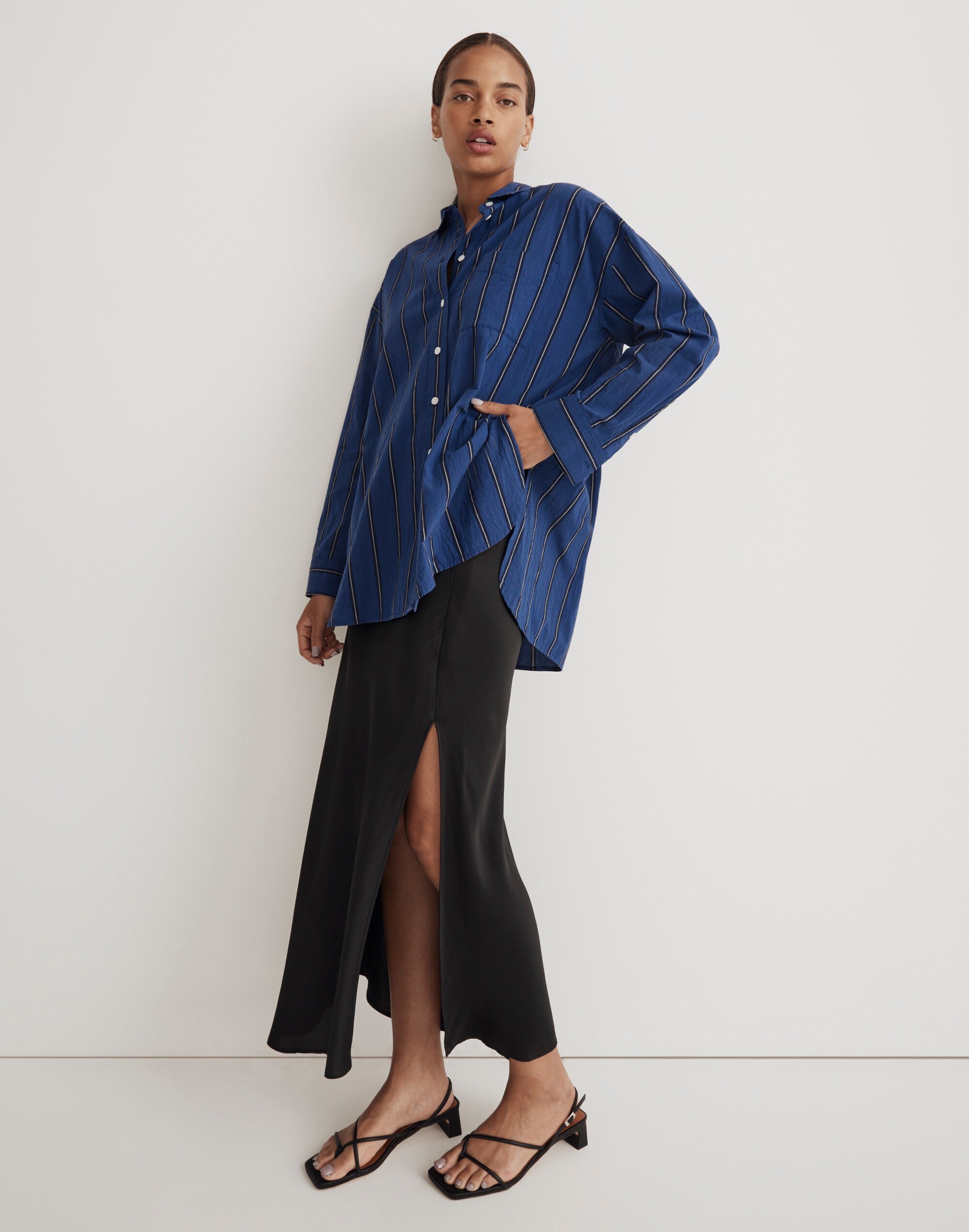 The Signature Poplin Oversized Shirt in Stripe Alternate Image 3