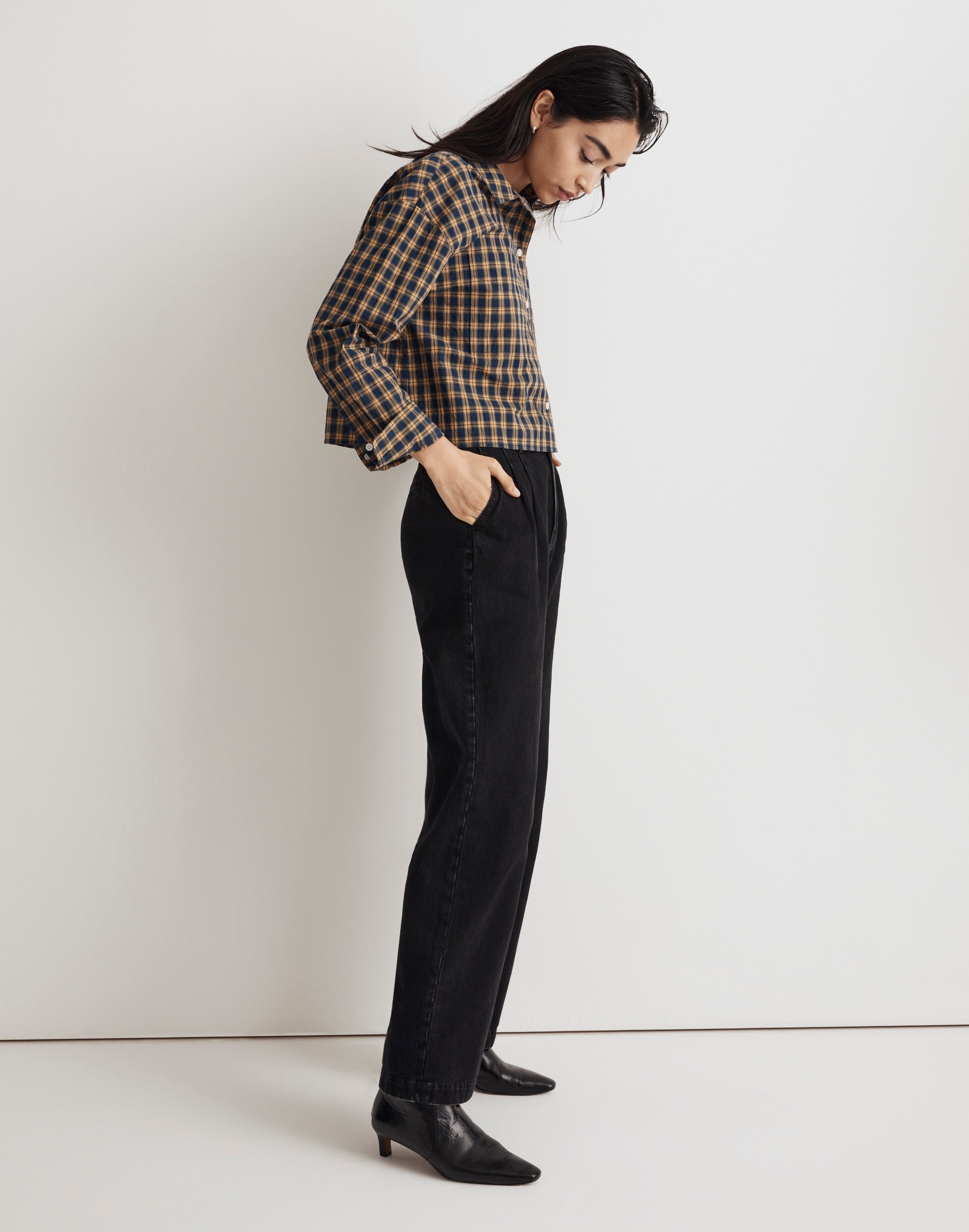 The Signature Poplin Crop Shirt in Plaid