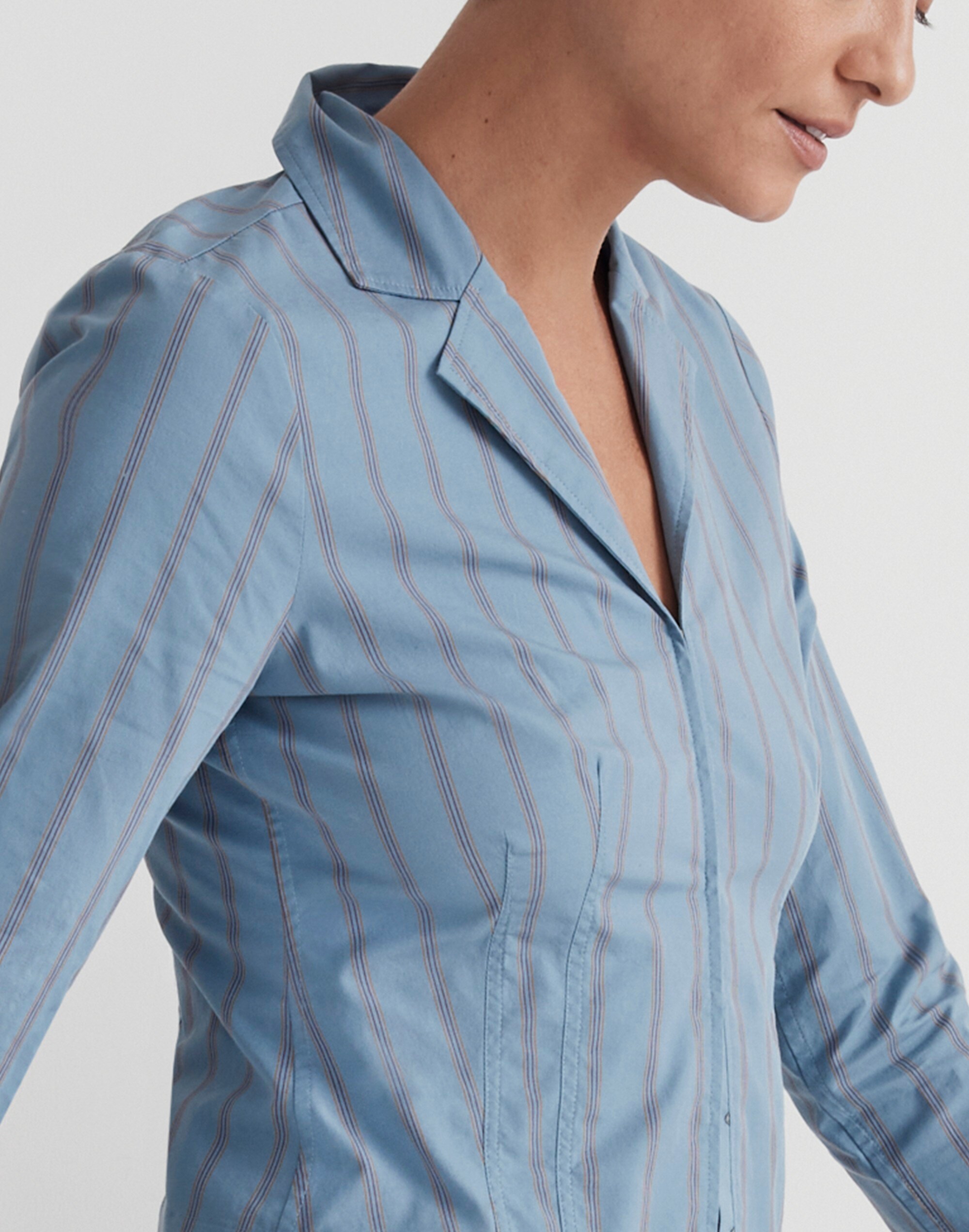 Poplin Hook-Front Shrunken Shirt