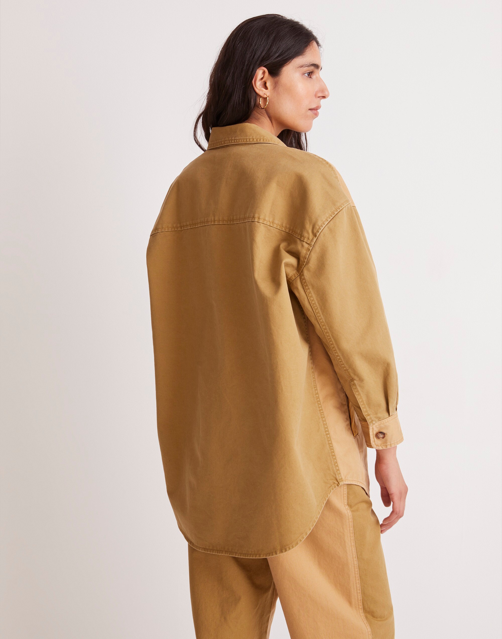 Oversized Cargo-Pocket Shirt Jacket in (Re)generative Chino