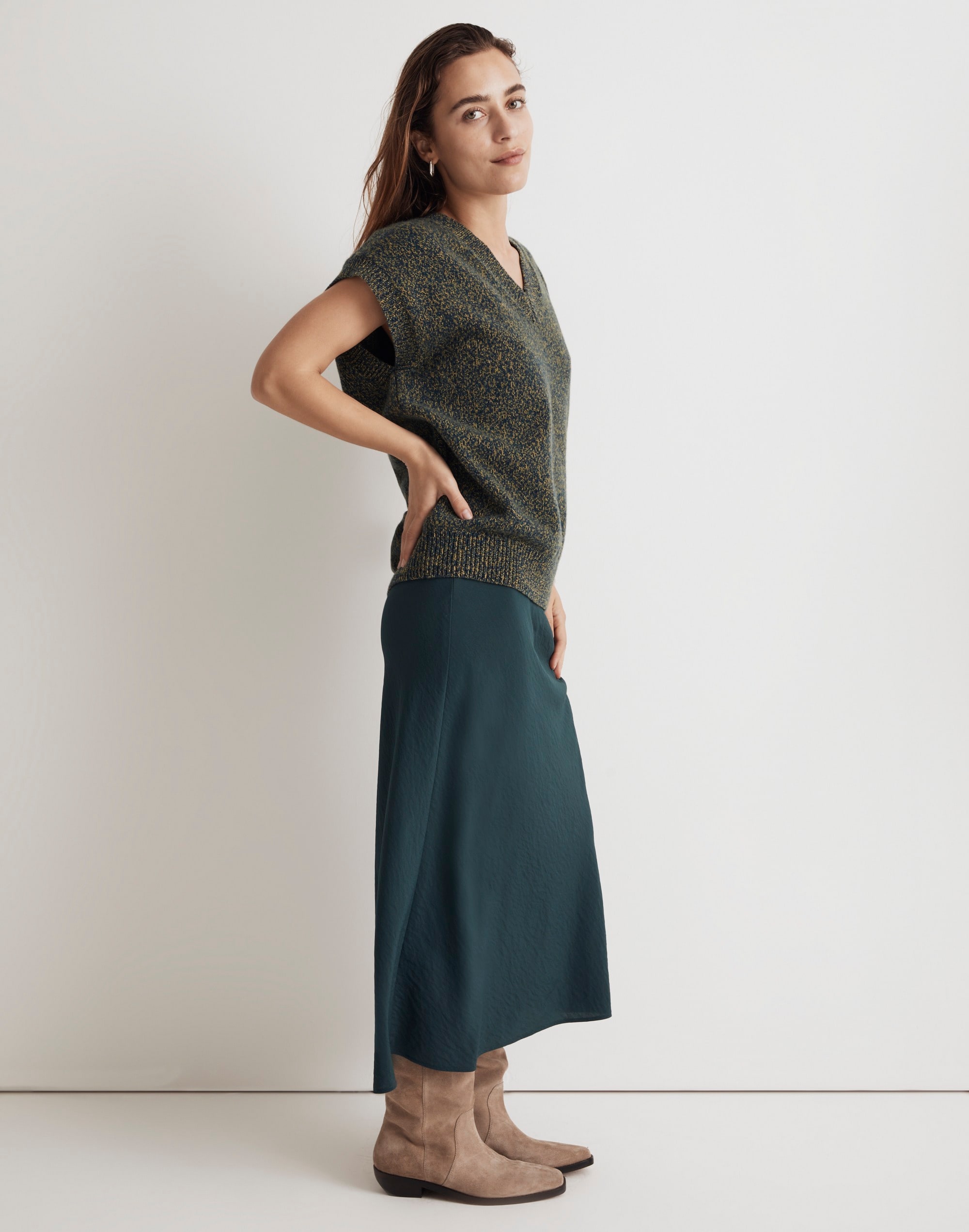 Donegal (Re)sponsible Cashmere V-Neck Sweater Vest in spruce mouline image 2