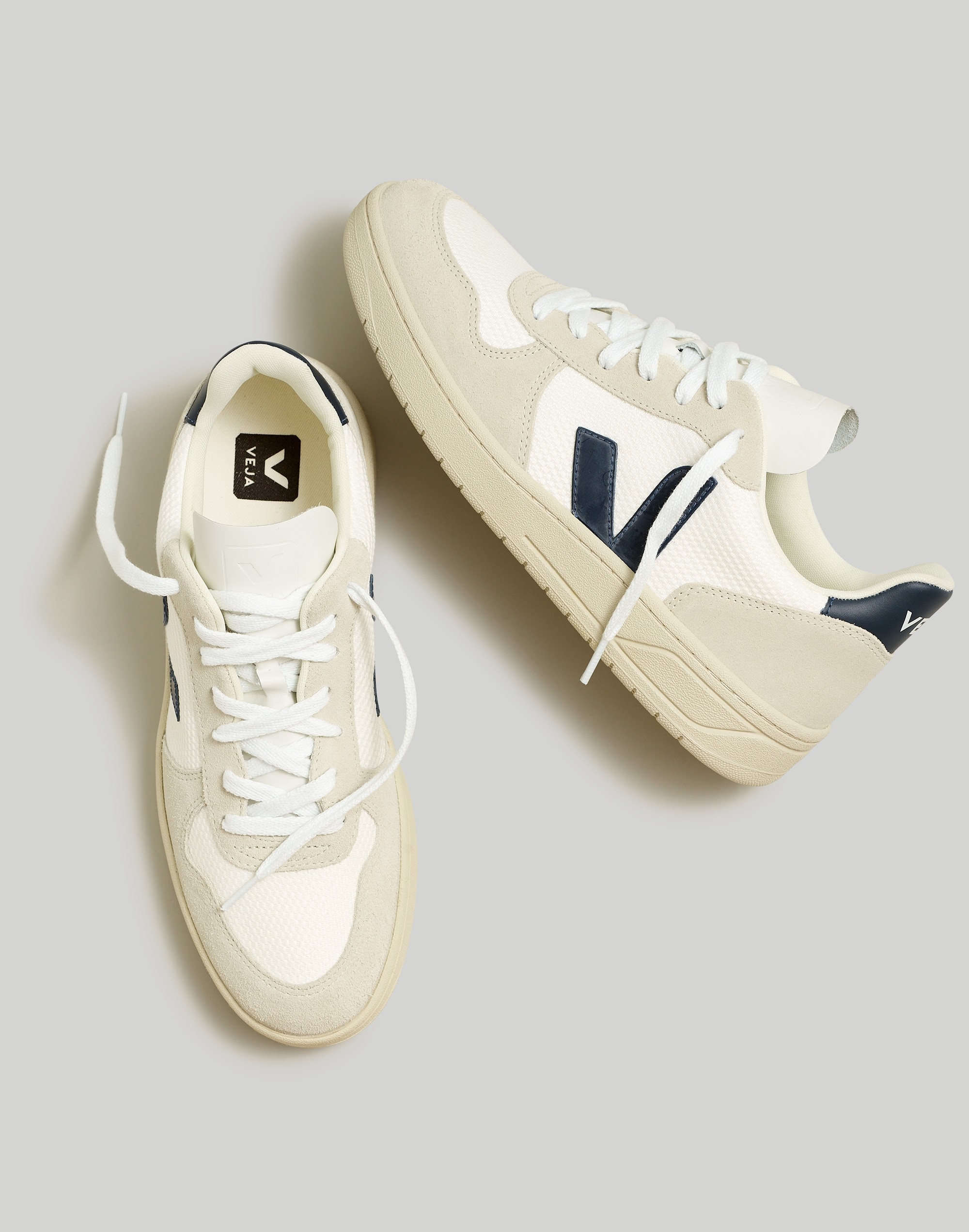 Veja&trade; V-10 Sneakers