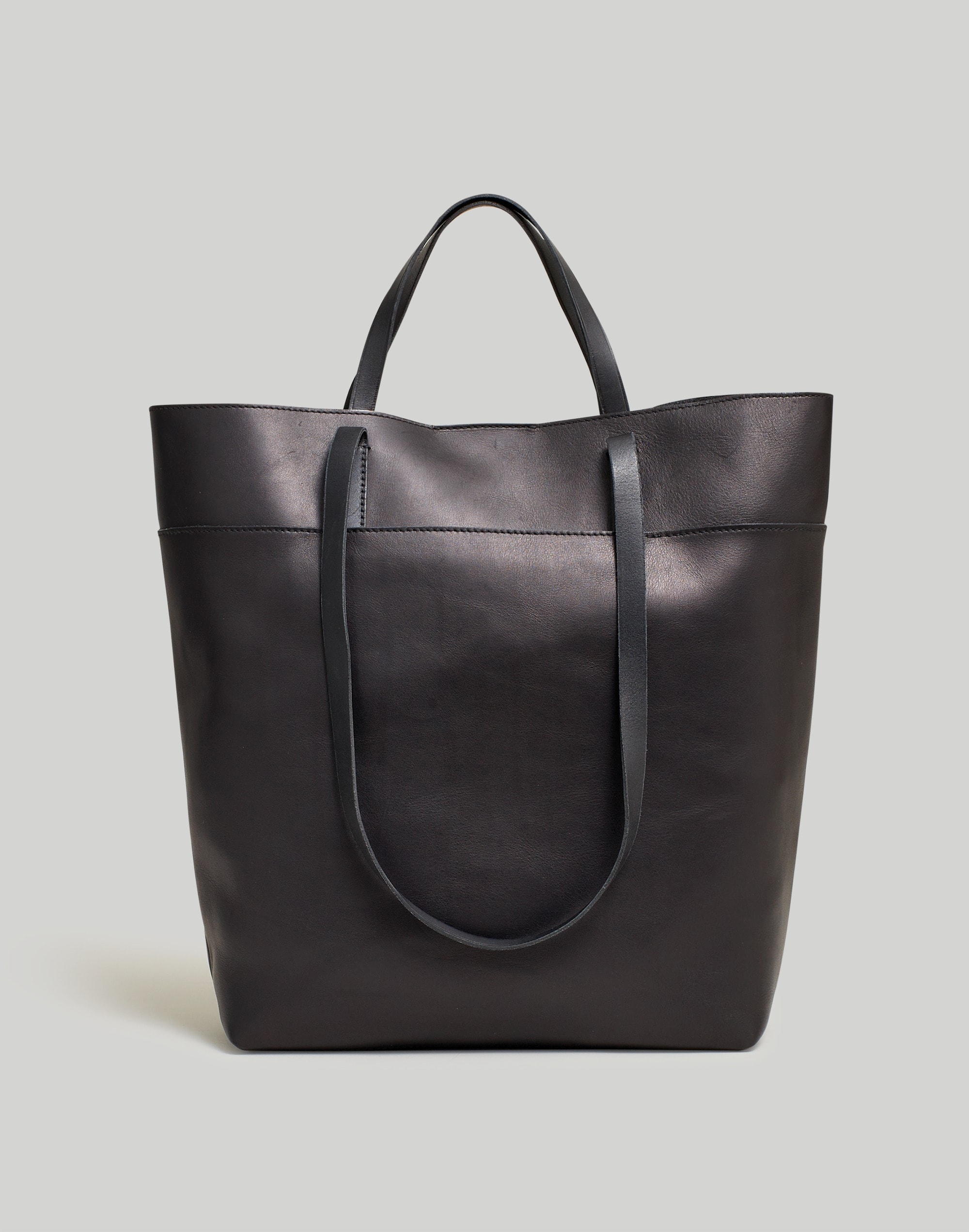 the essential tote in leather