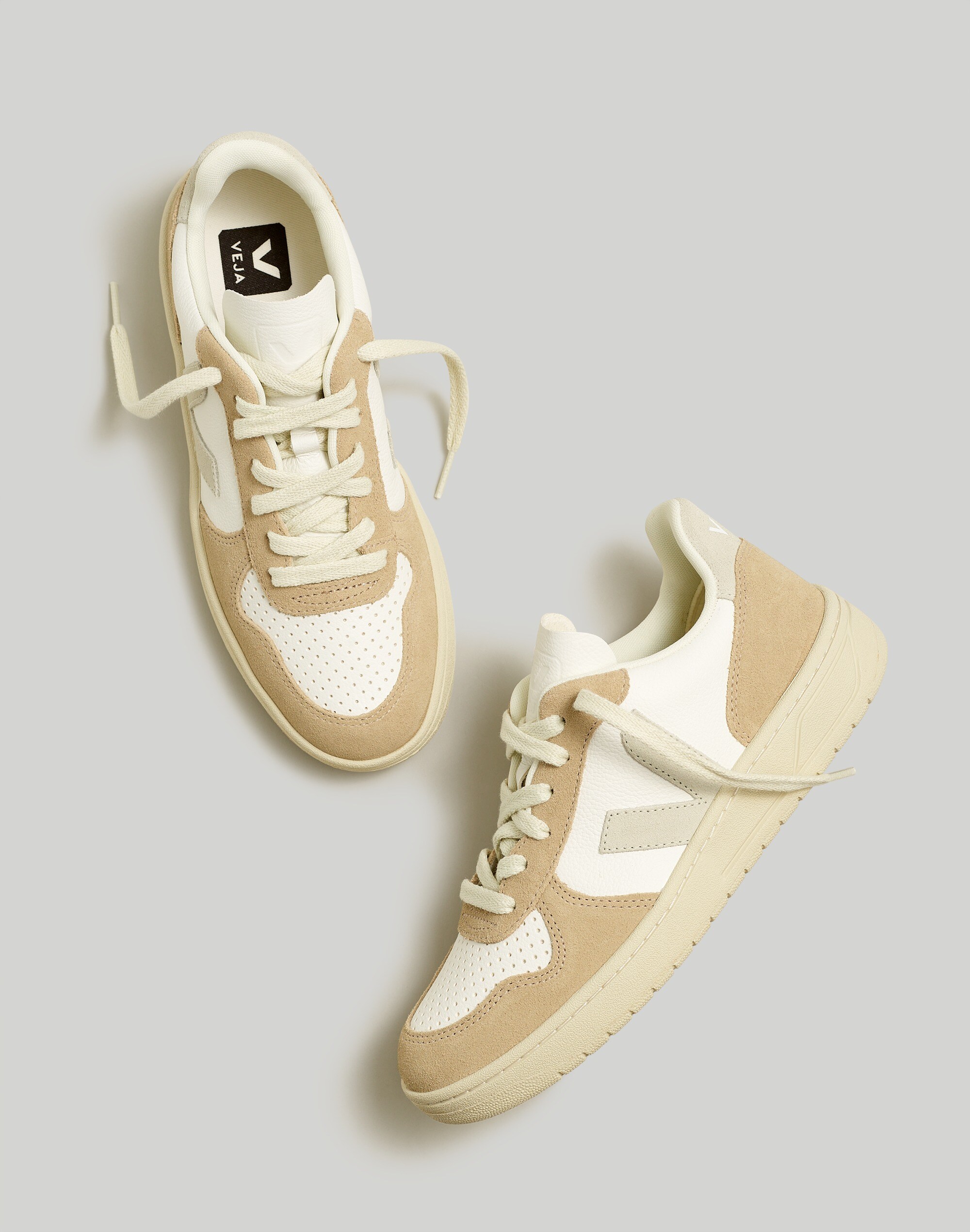 Veja&trade; V-10 Sneakers