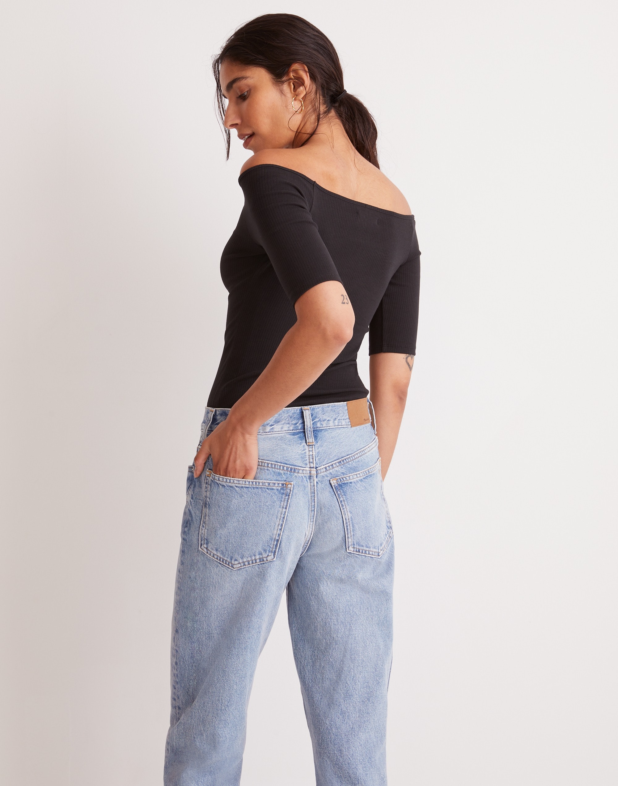 Off-Shoulder Tee in Sleekhold