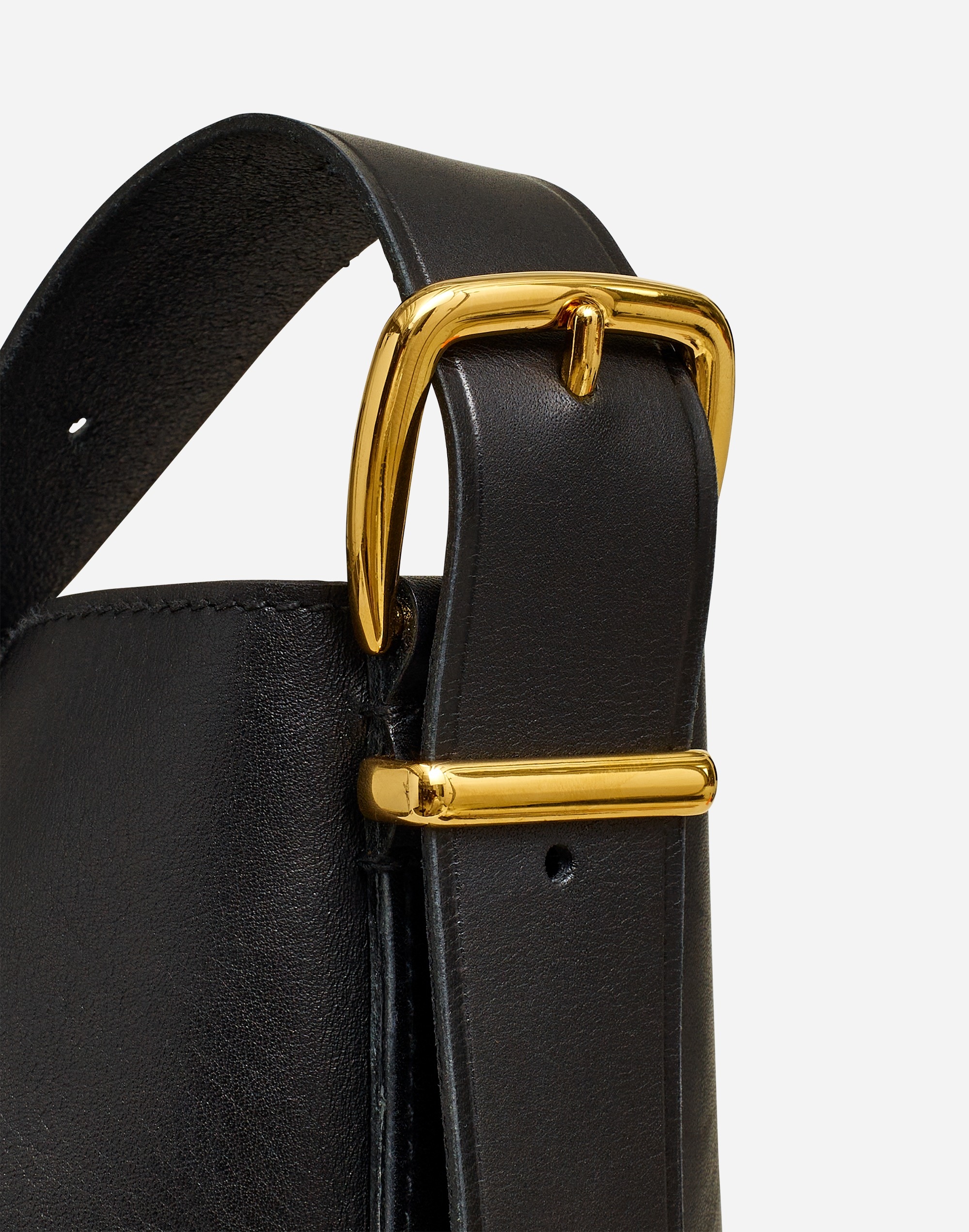 The Essential Bucket Tote in Leather