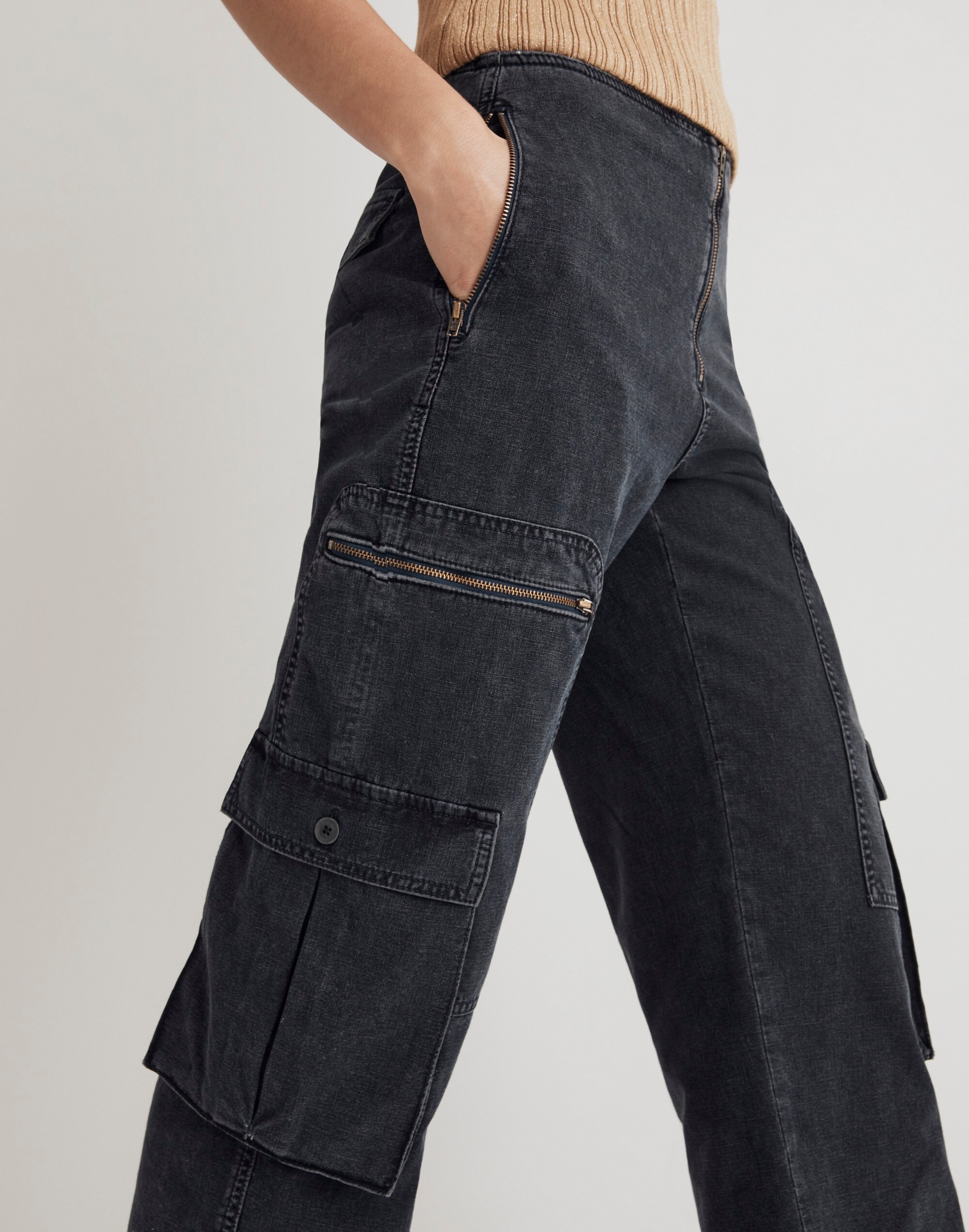 Low-Slung Baggy Cargo Jeans in Winsom Wash