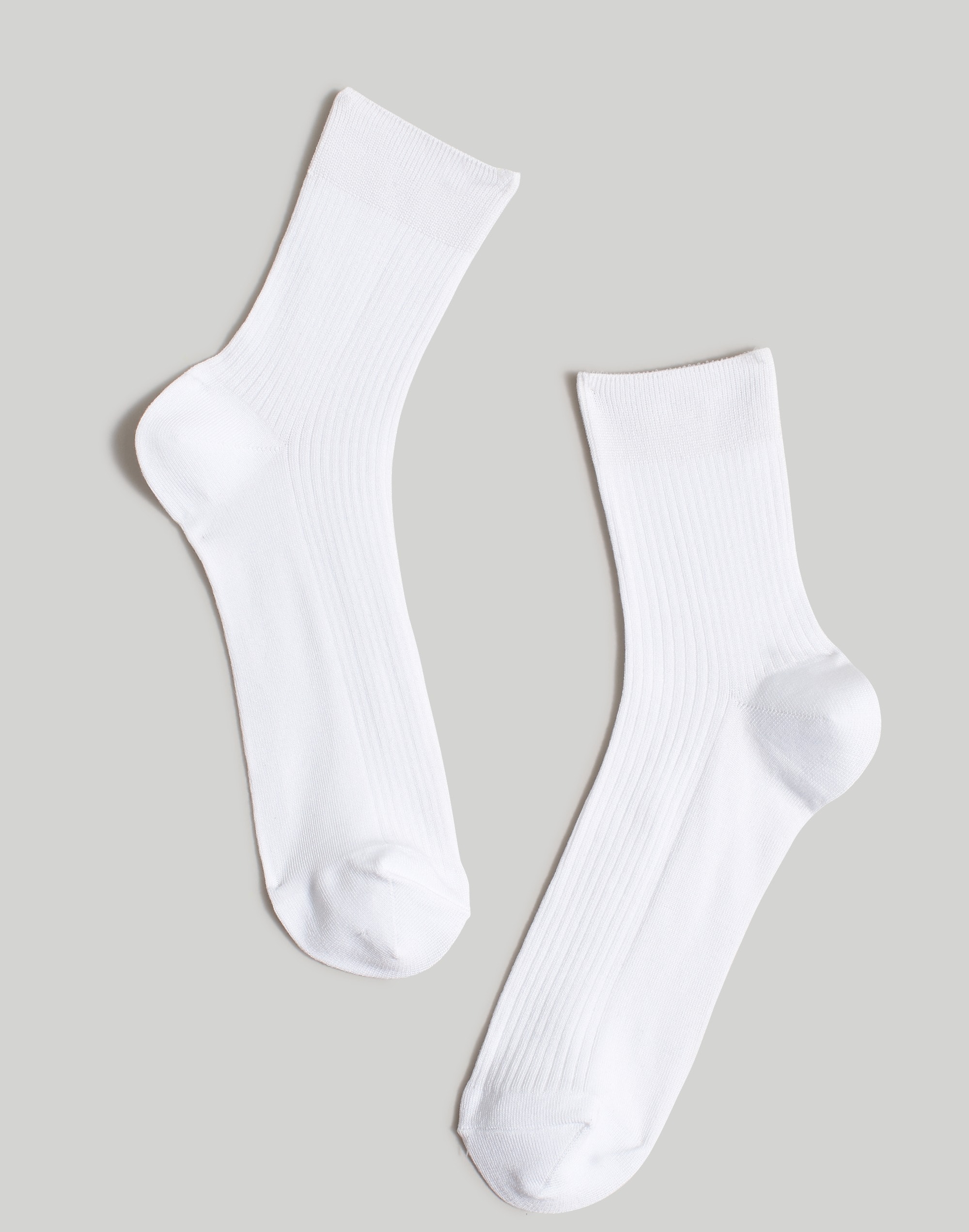 Mw Semi-sheer Ankle Socks In Soft White