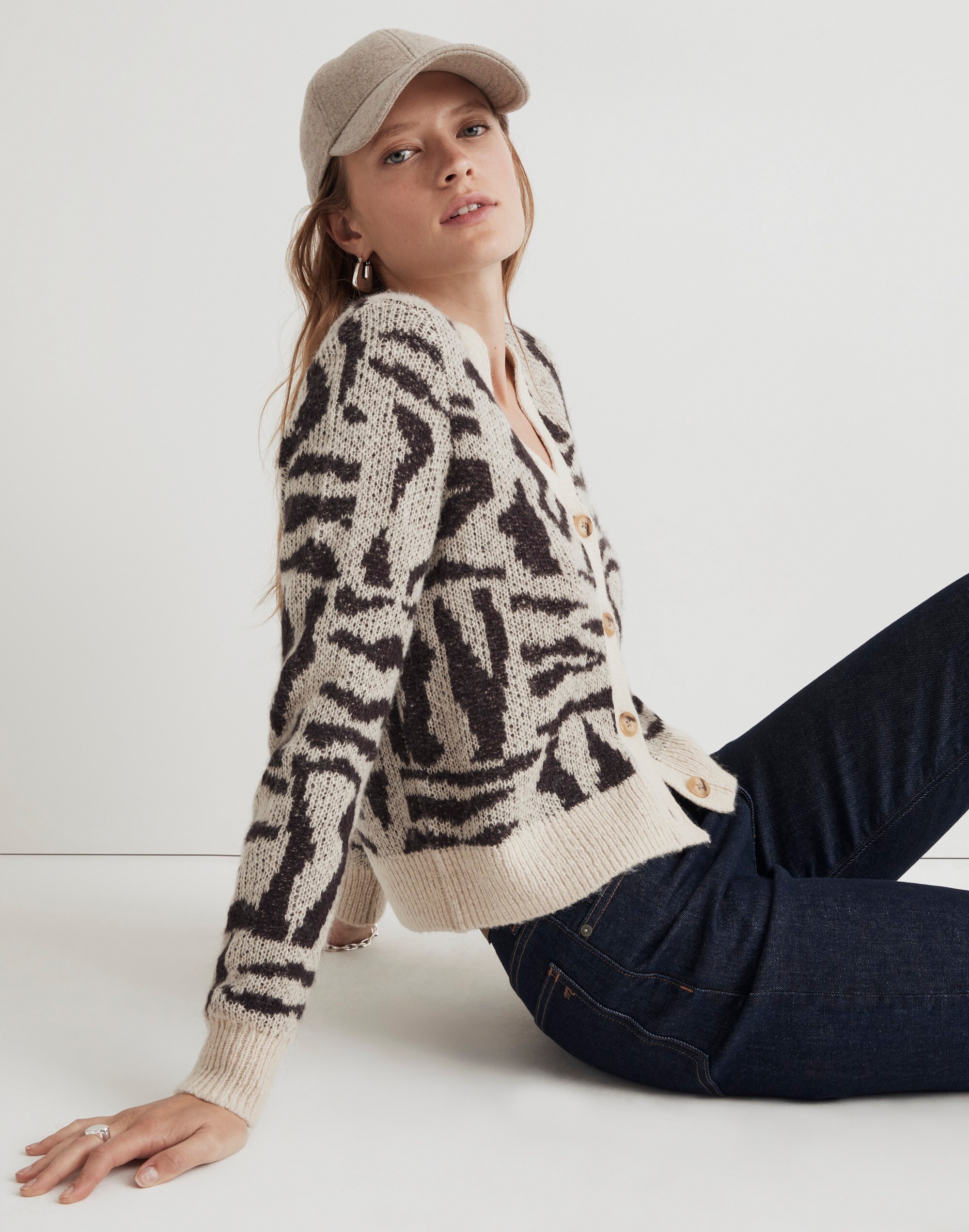 V-Neck Cardigan in Abstract Animal