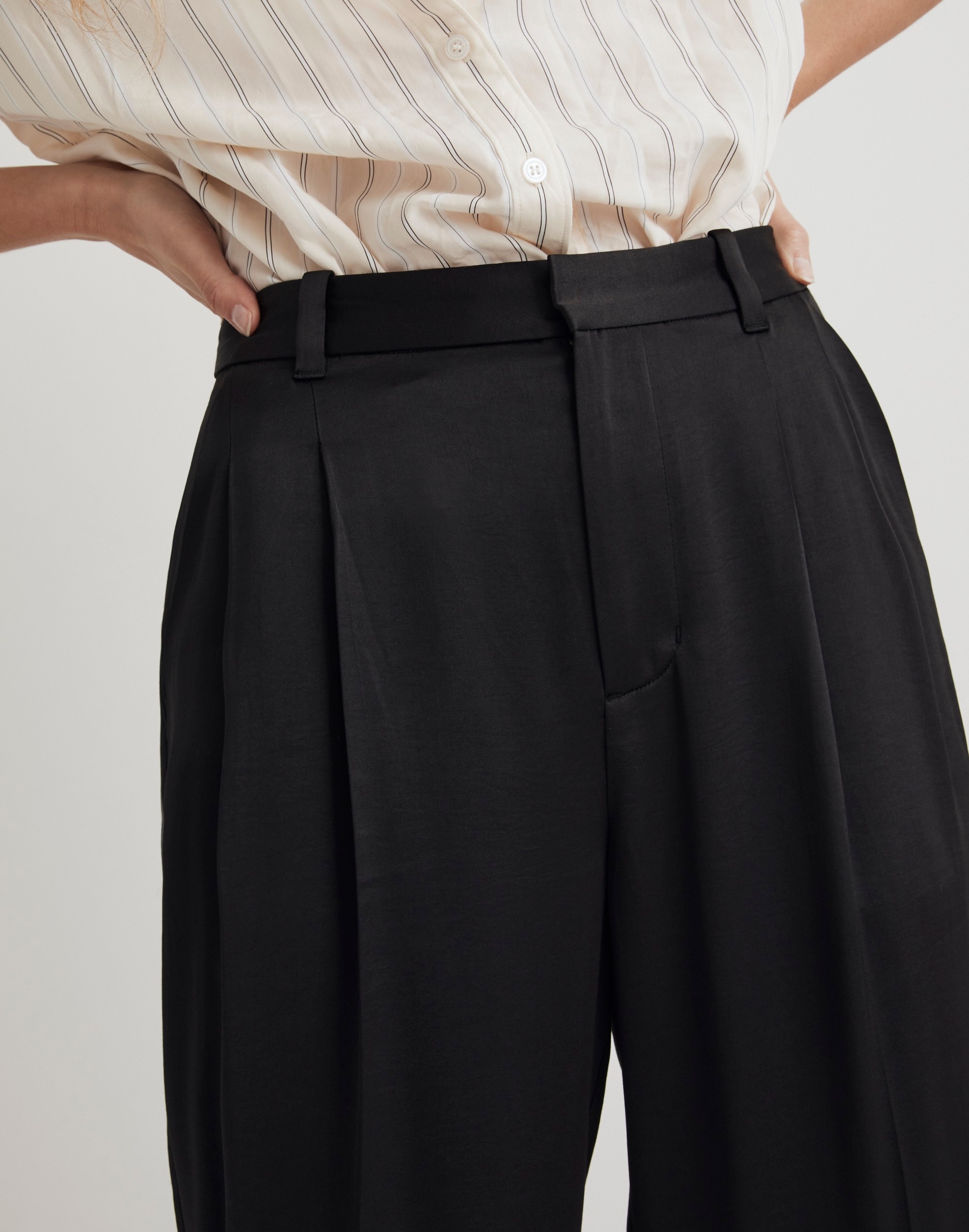 The Petite Turner Tapered Pant in Satin