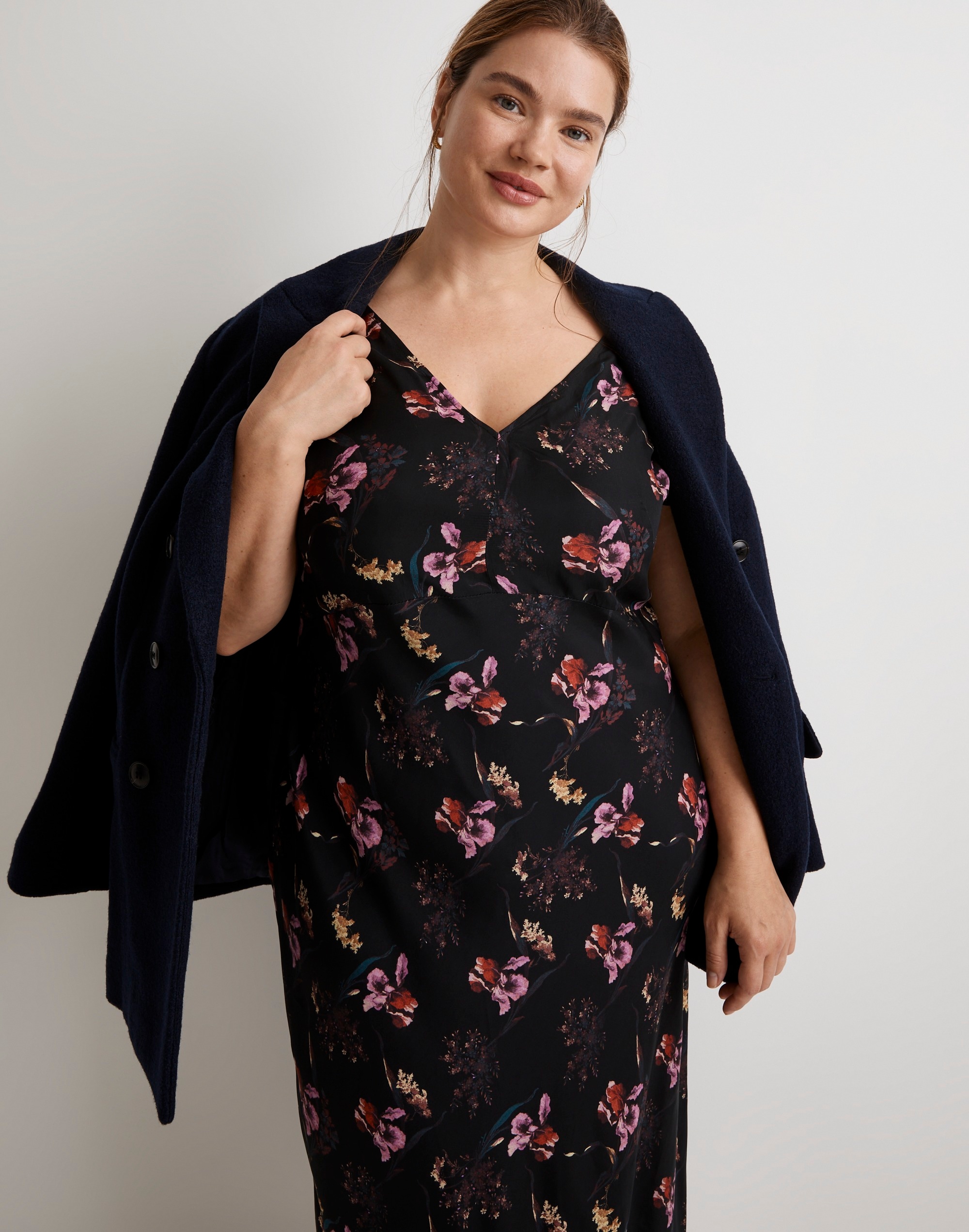 plus wide v-neck midi dress in floral cupro-blend