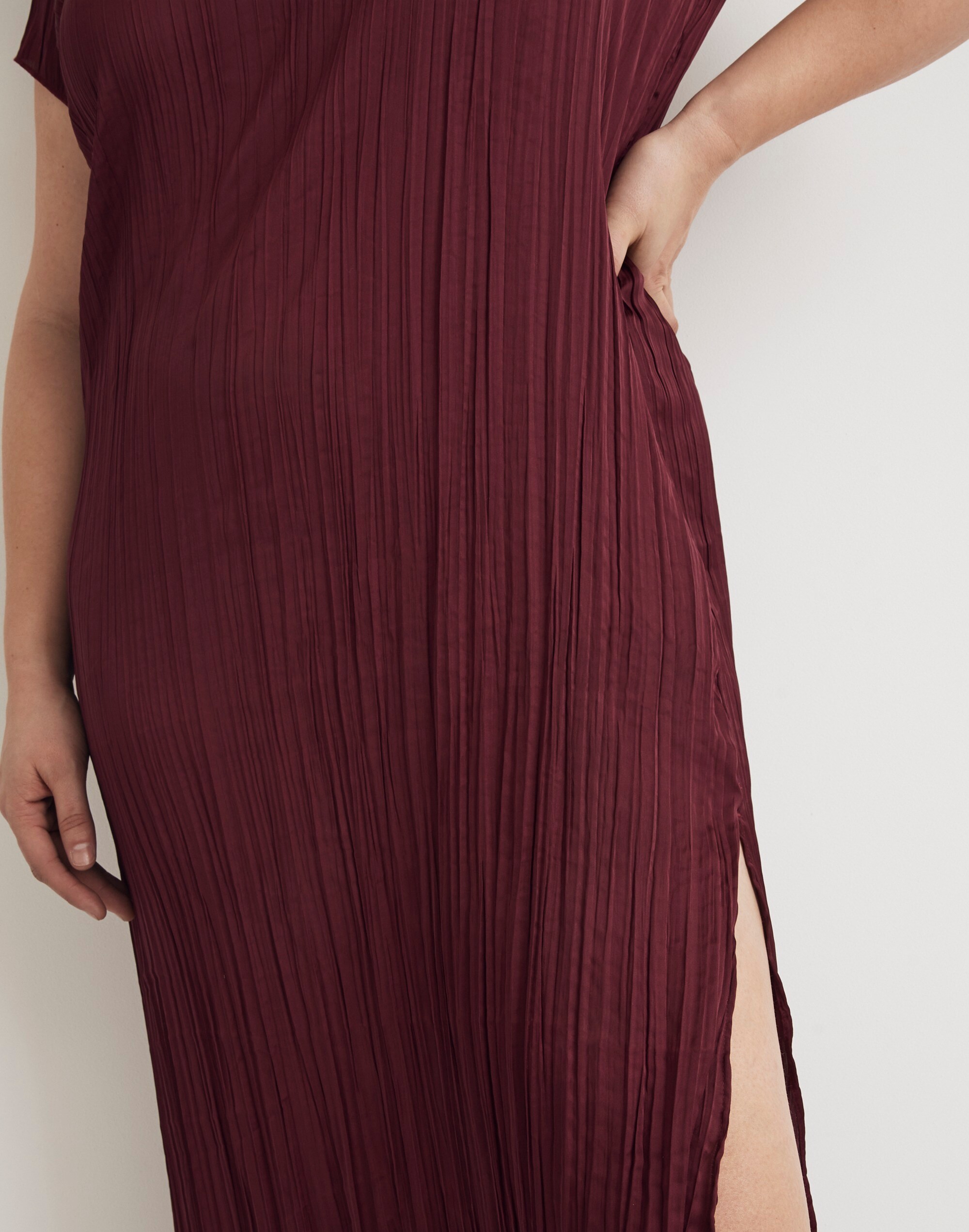 Plus Short-Sleeve Slip Midi Dress in Pliss&eacute;