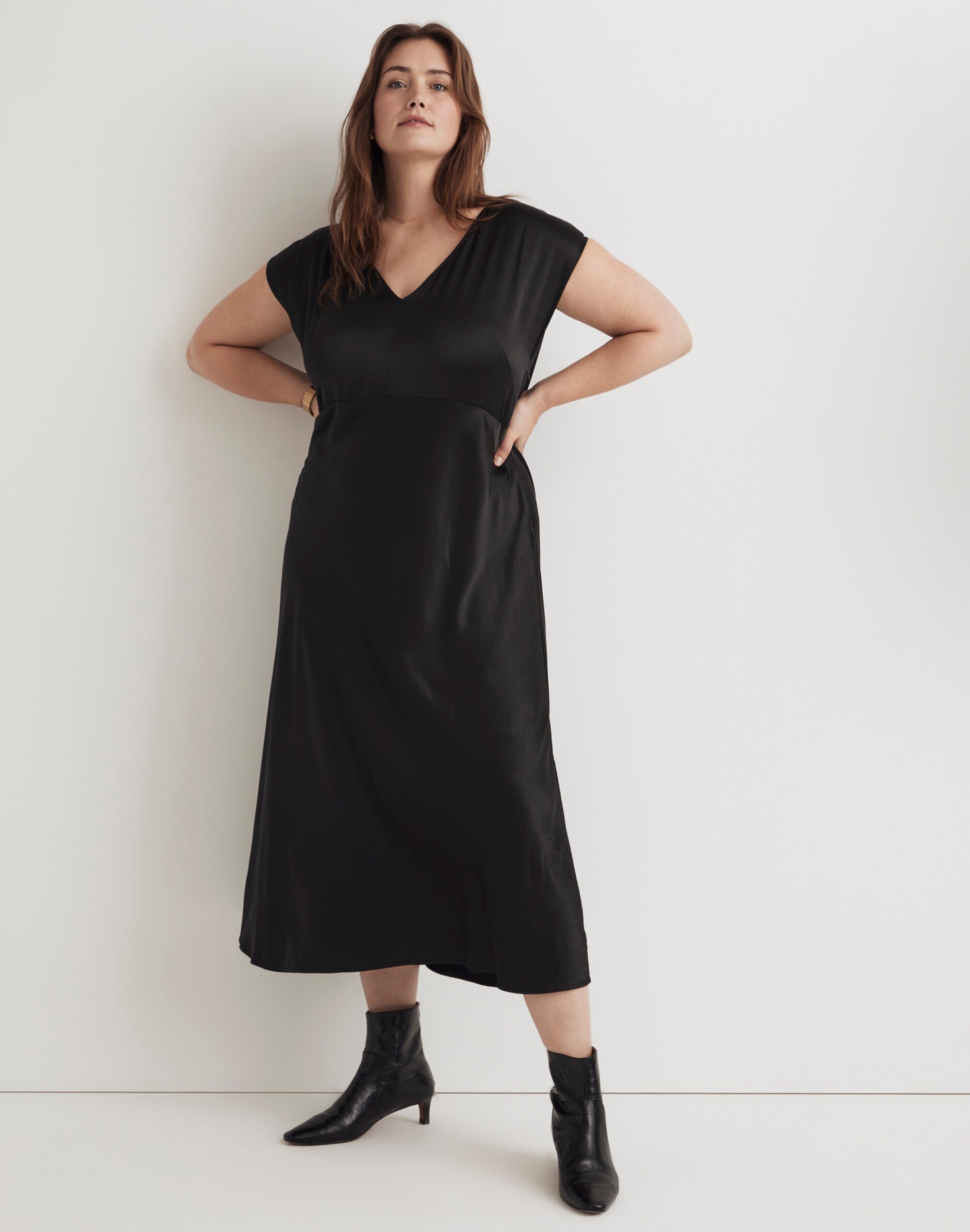 Plus Wide V-Neck Midi Dress