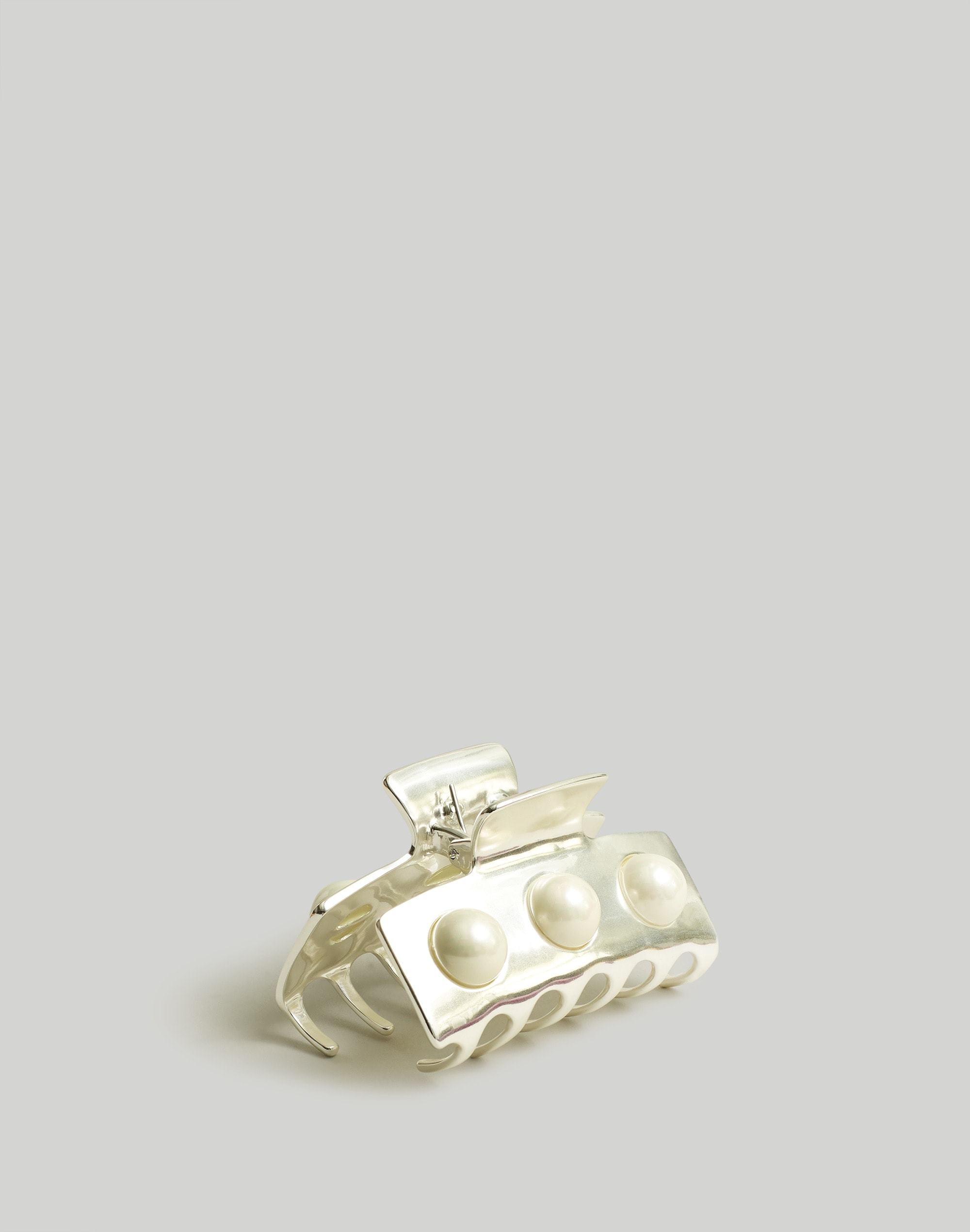 pearl studded medium claw hair clip