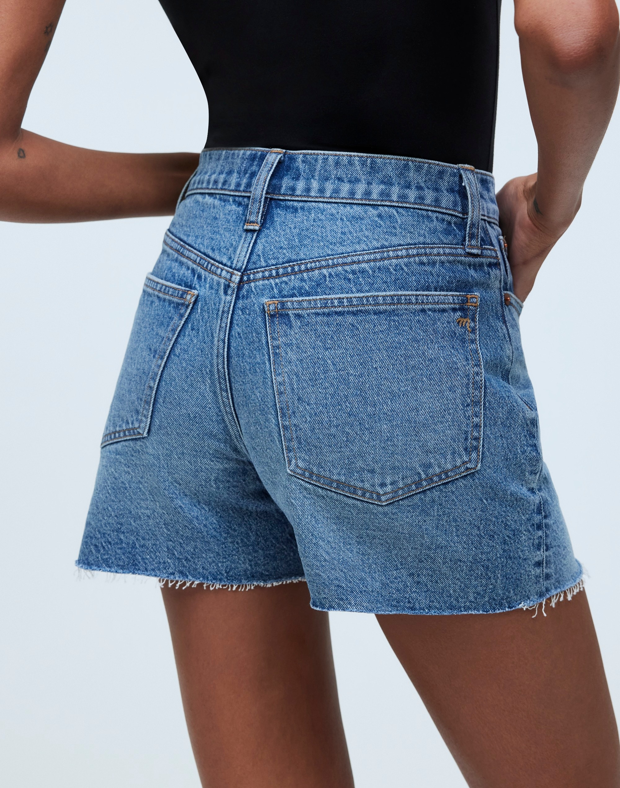 The Perfect Vintage Short in Dewberry Wash