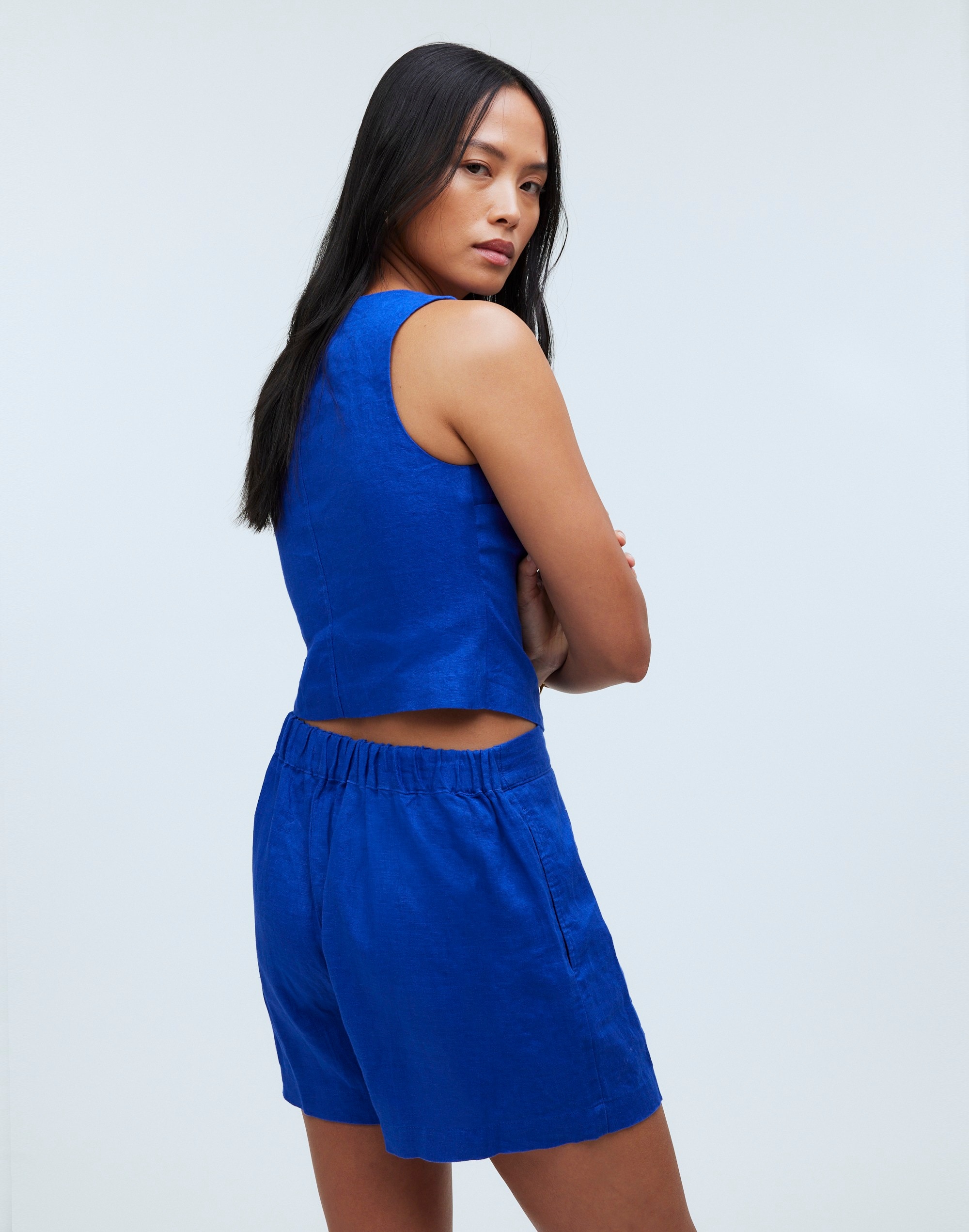 Clean Pull-On Shorts in 100% Linen