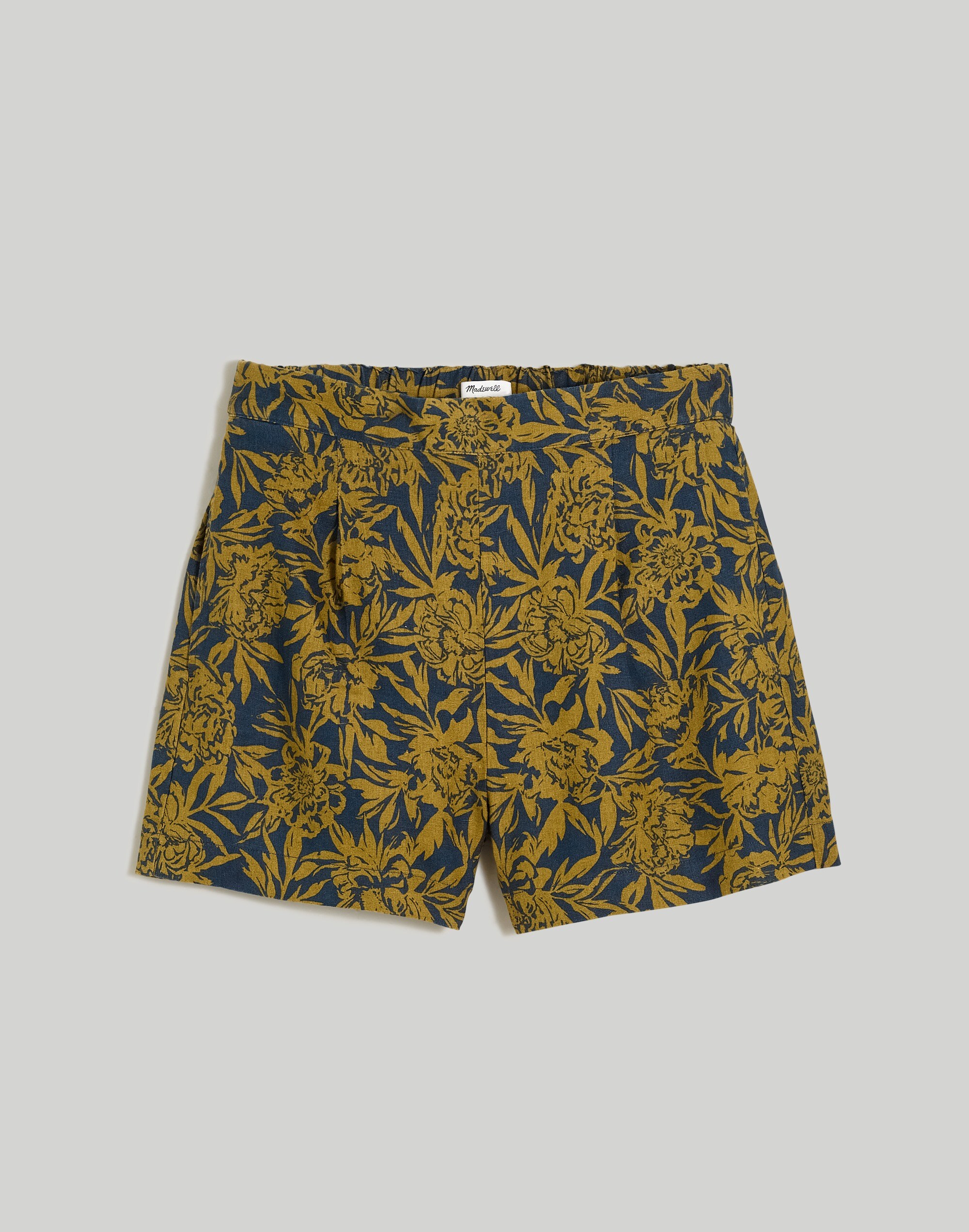 Clean Pull-On Shorts in 100% Linen