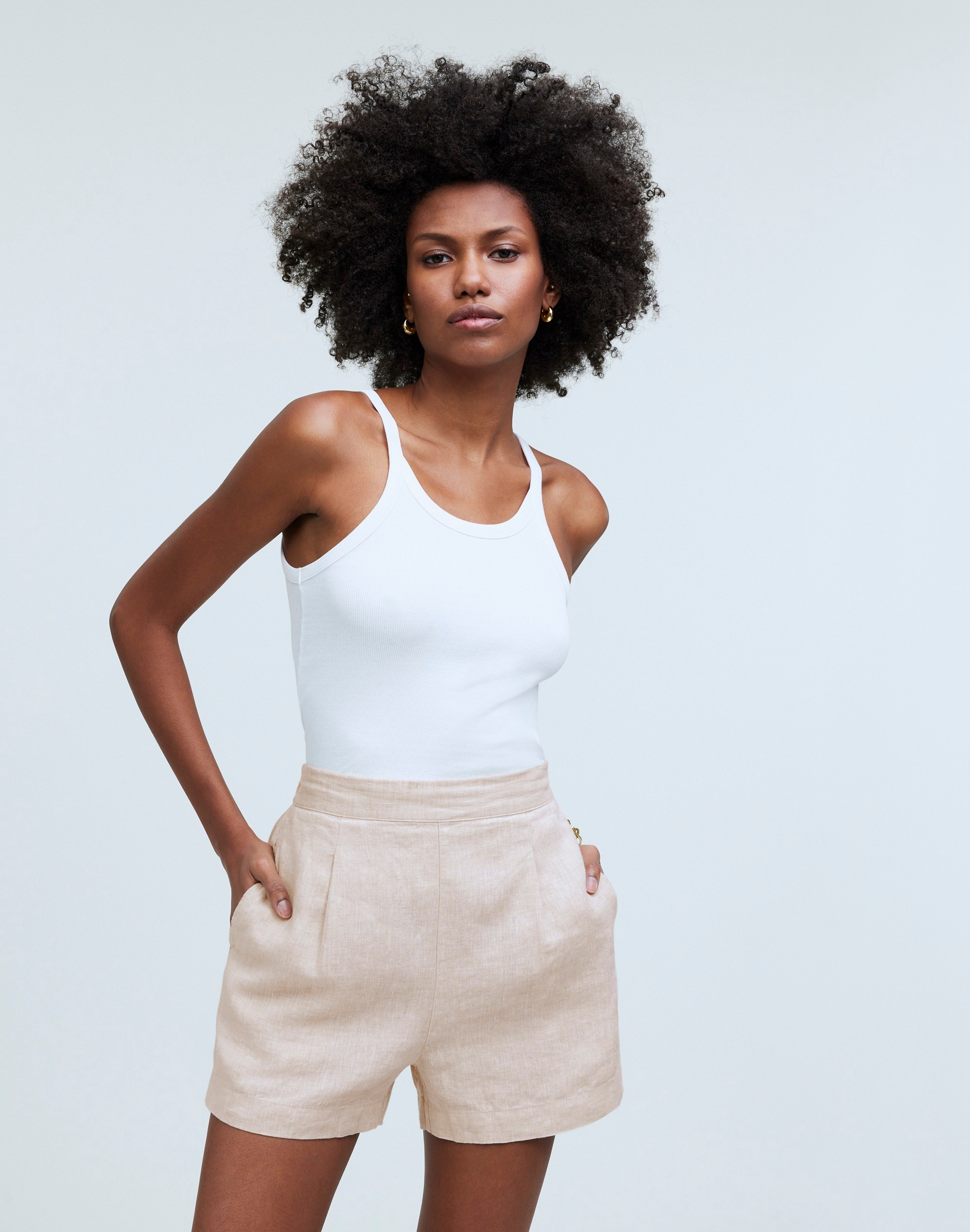 Clean Pull-On Shorts in 100% Linen