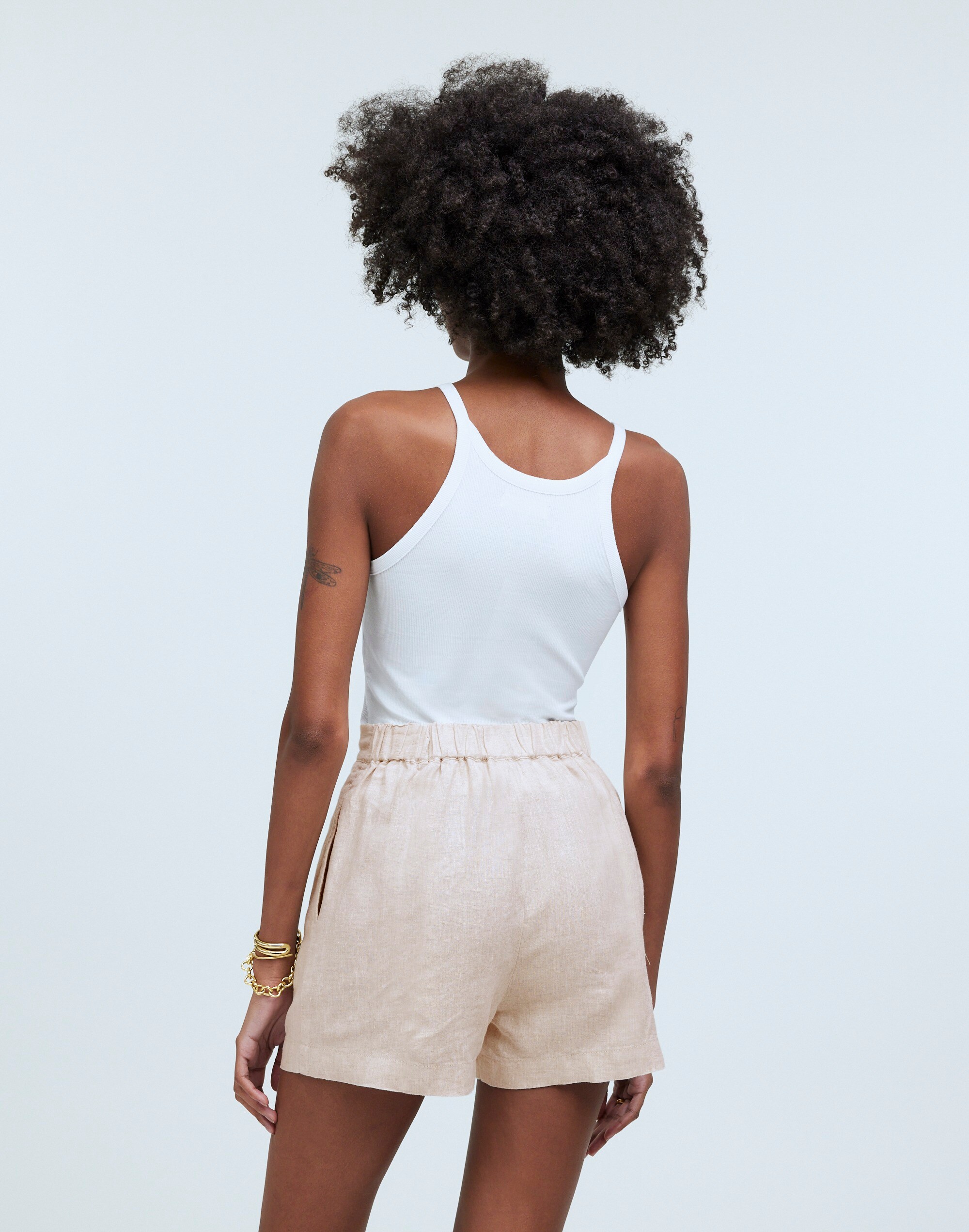 Clean Pull-On Shorts in 100% Linen