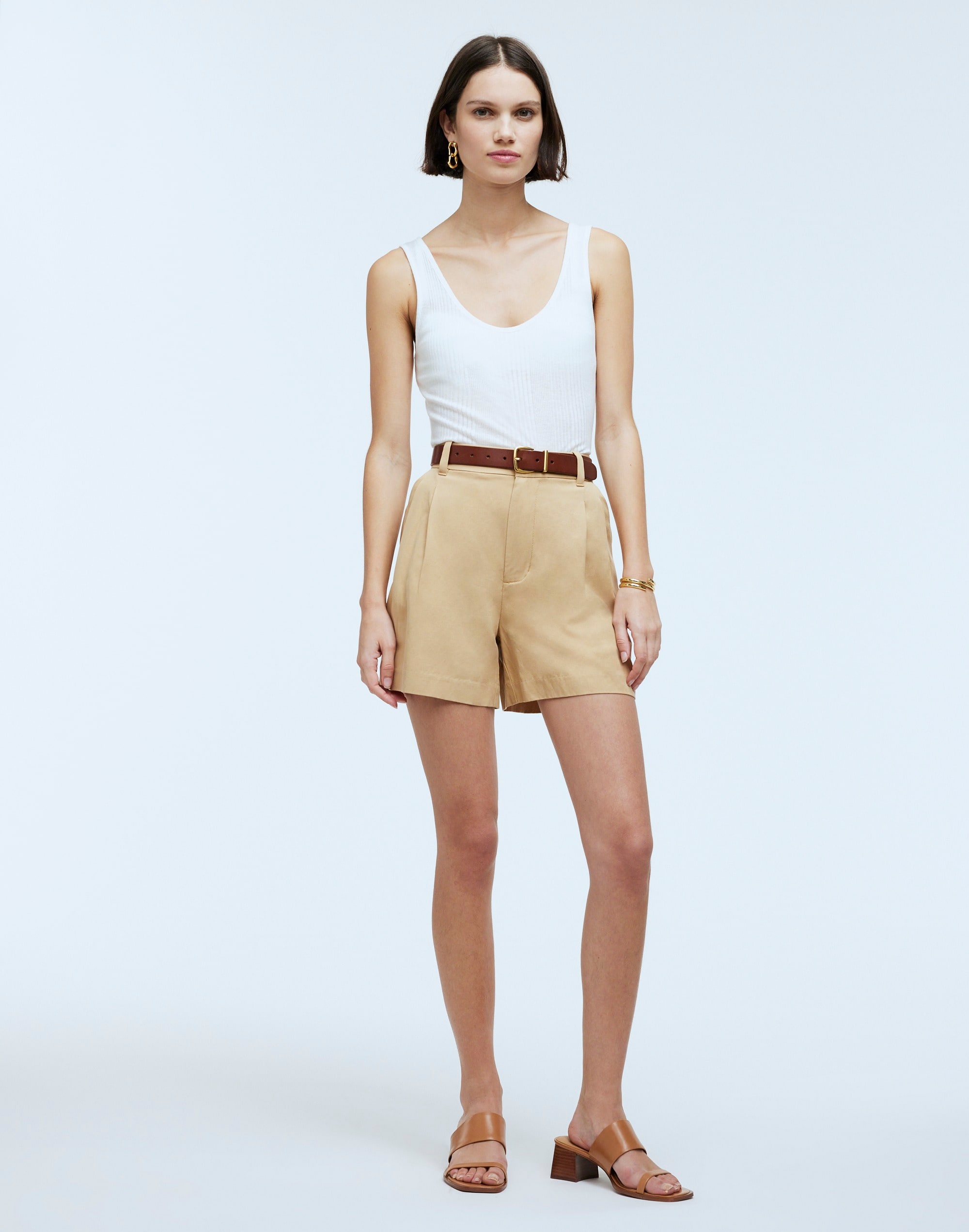 The Harlow Short in Drapey Twill in desert dune image 1