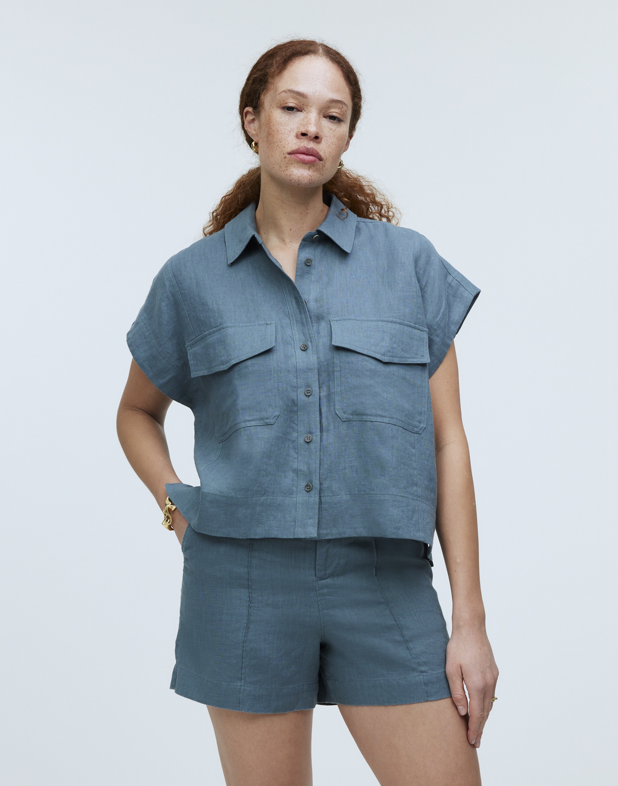 flap-pocket button-up shirt in 100% linen