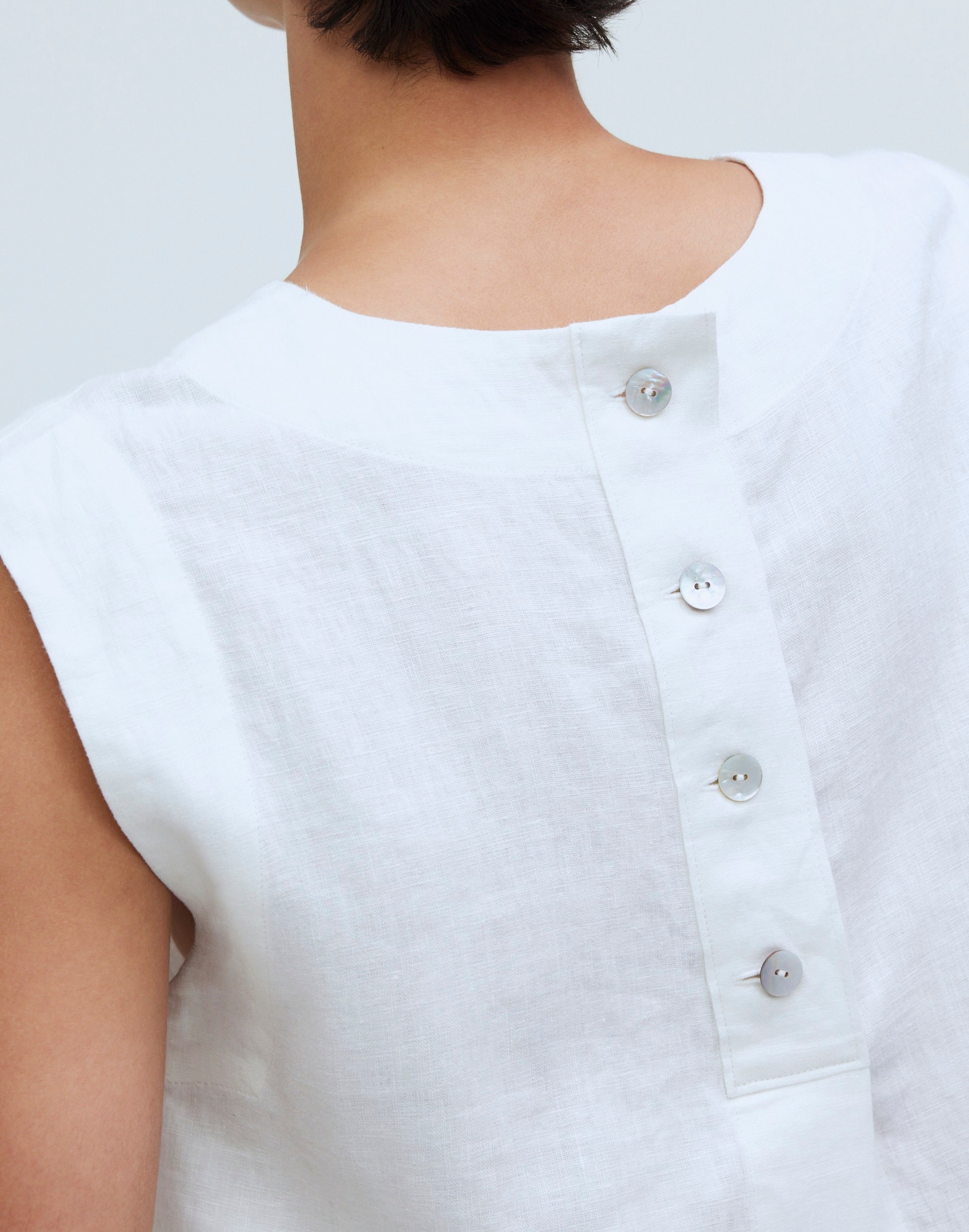 Bateau-Neck Tank in 100% Linen