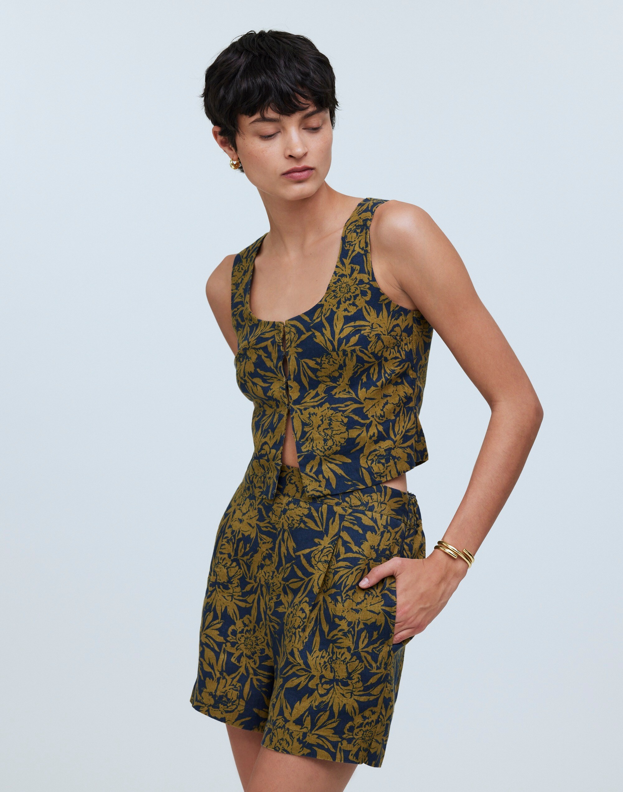 Scoopneck Crop Tank in 100% Linen