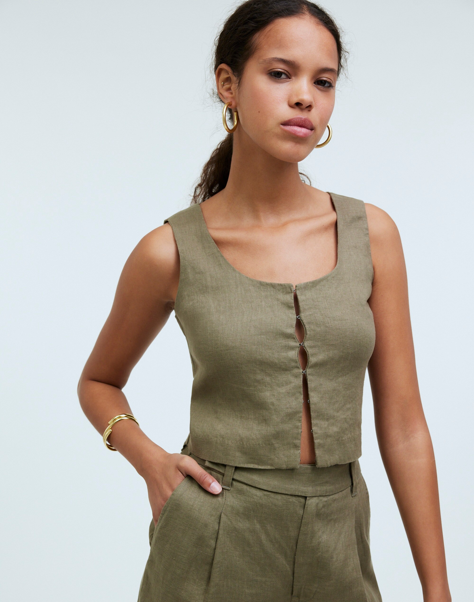 Scoopneck Crop Tank in 100% Linen