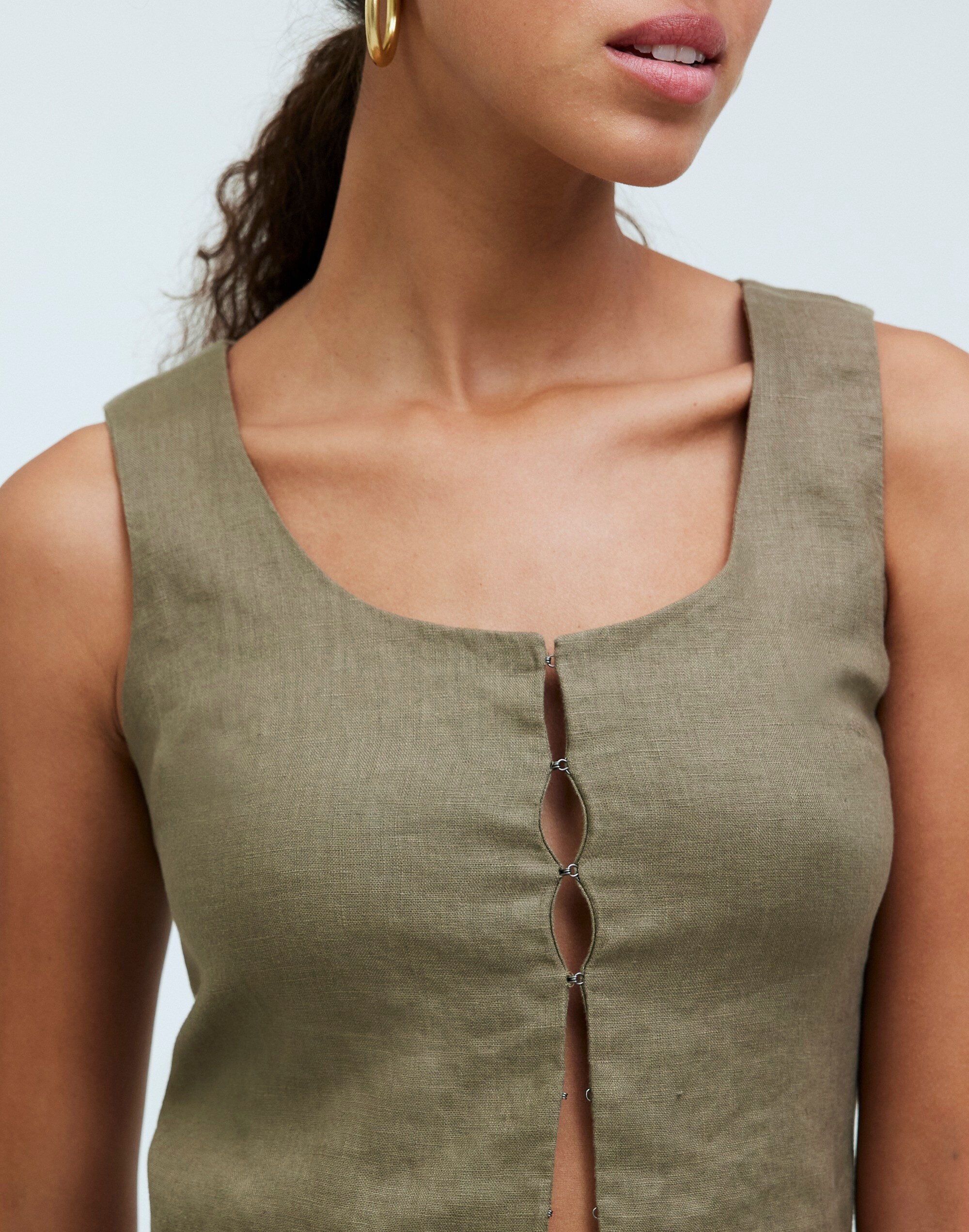 Scoopneck Crop Tank in 100% Linen