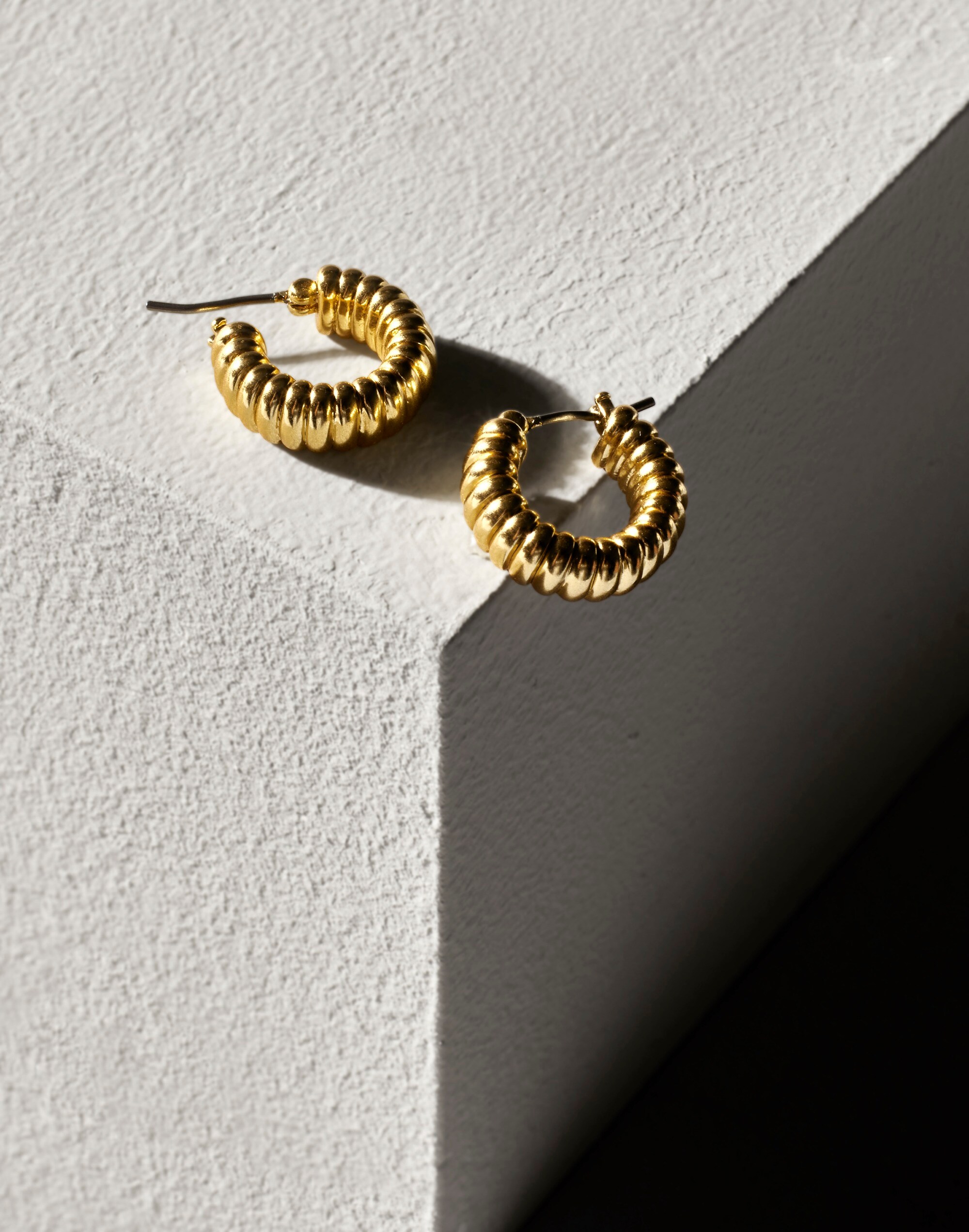 Ribbed Huggie Hoop Earrings