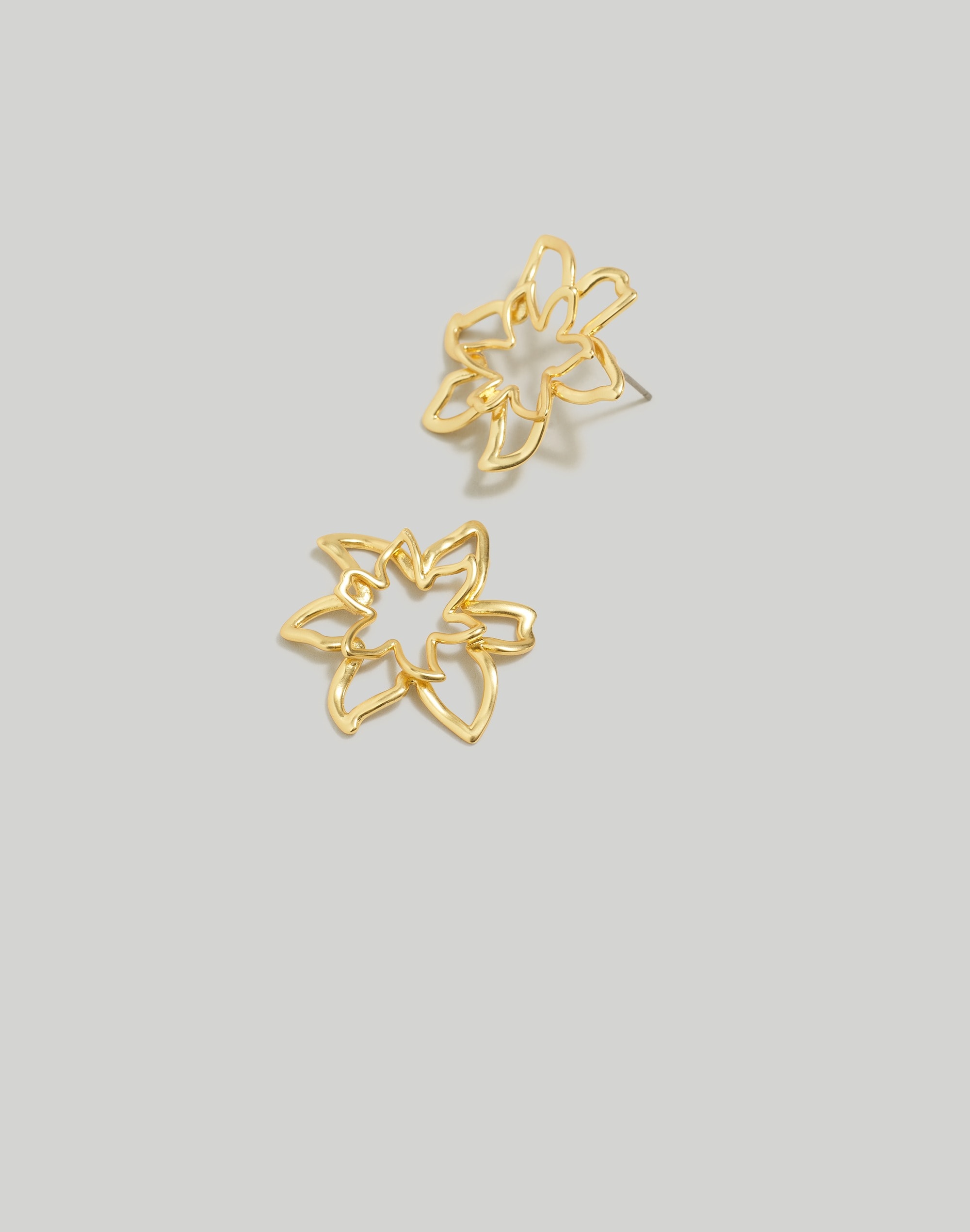 Mw Wire Flower Stud Earrings In Gold