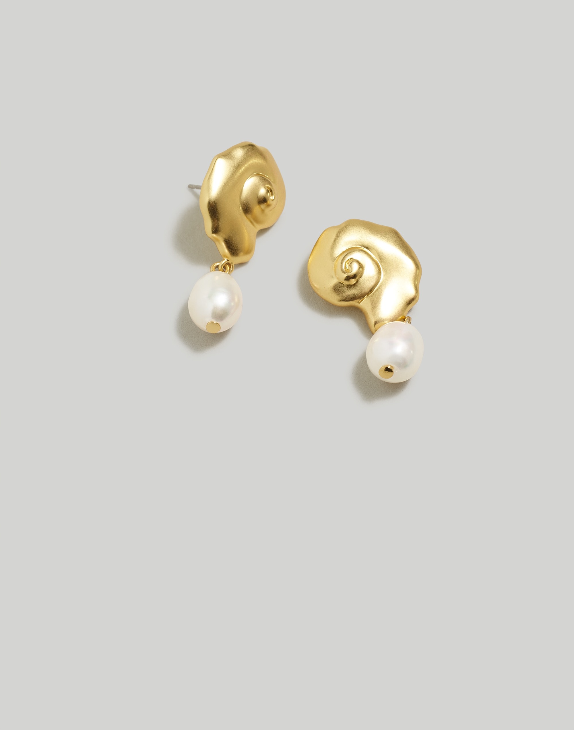 Mw Freshwater Pearl Shell Drop Earrings In Gold